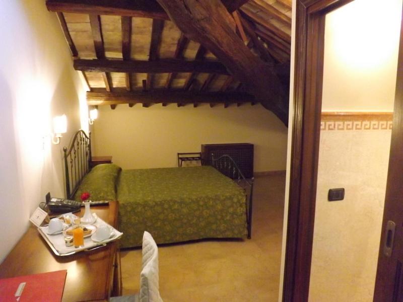 Classic Double or Twin Room - Photo 4