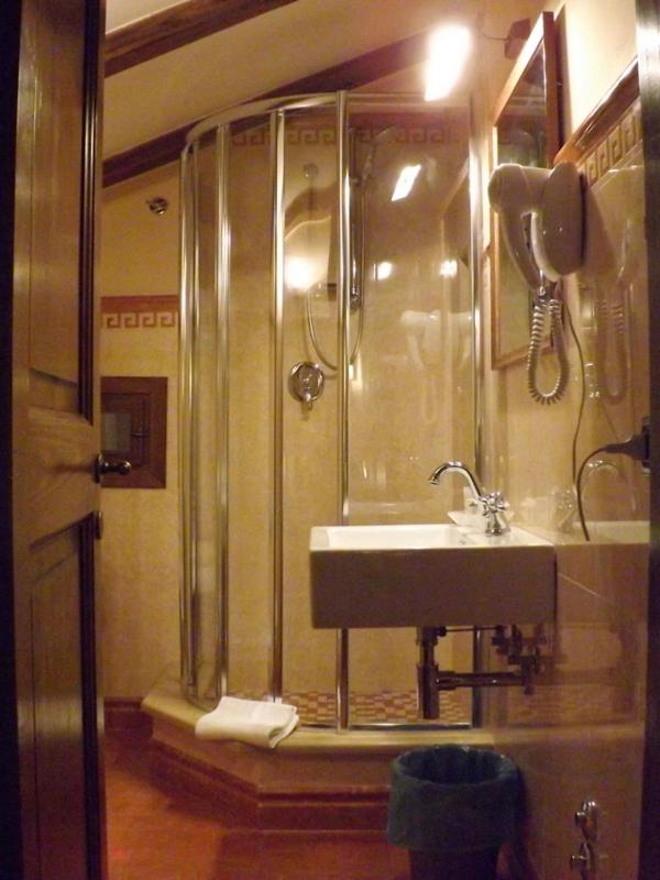 Classic Double or Twin Room - Photo 8