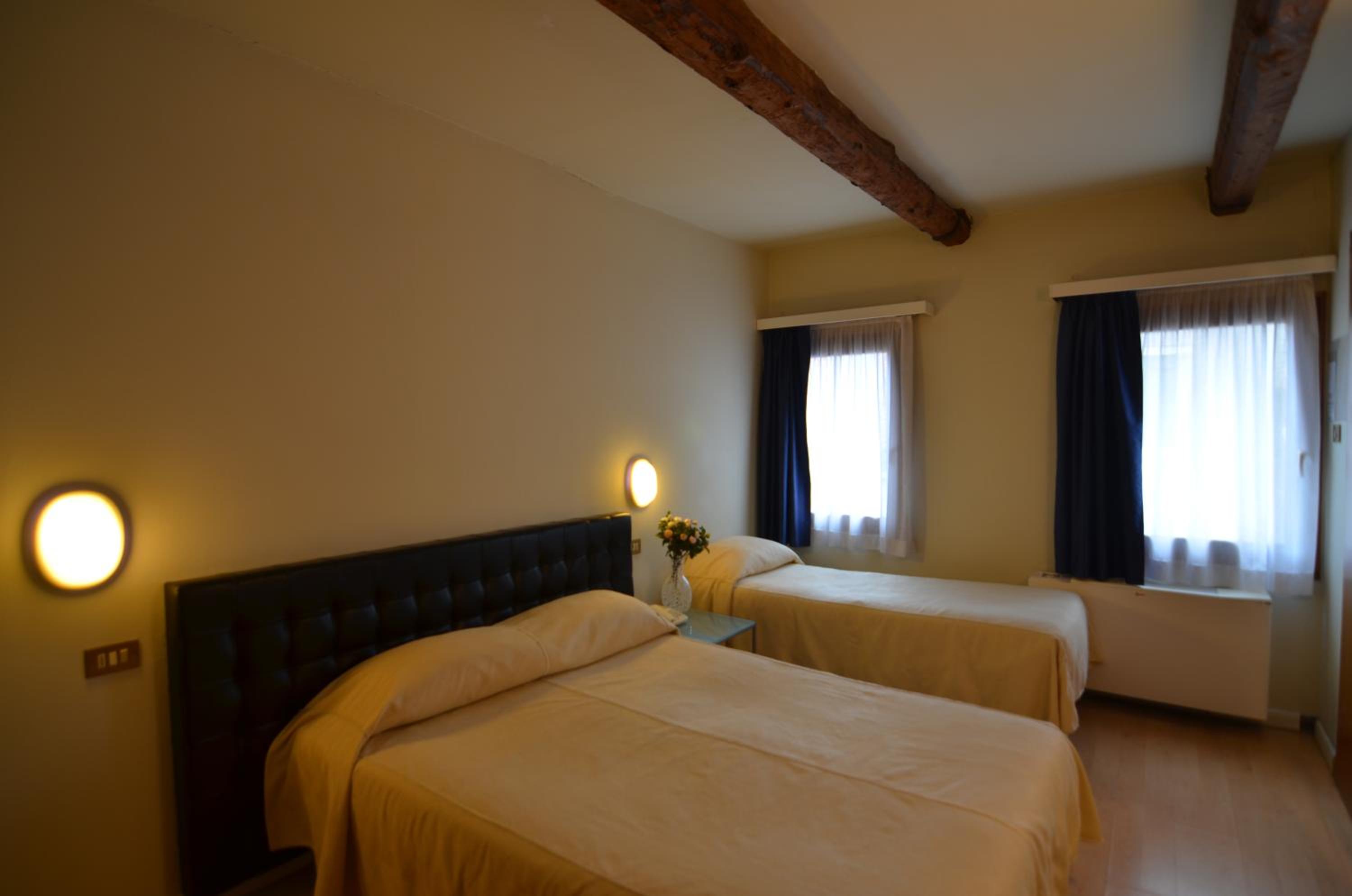 Triple Room with Private Bathroom photo 1