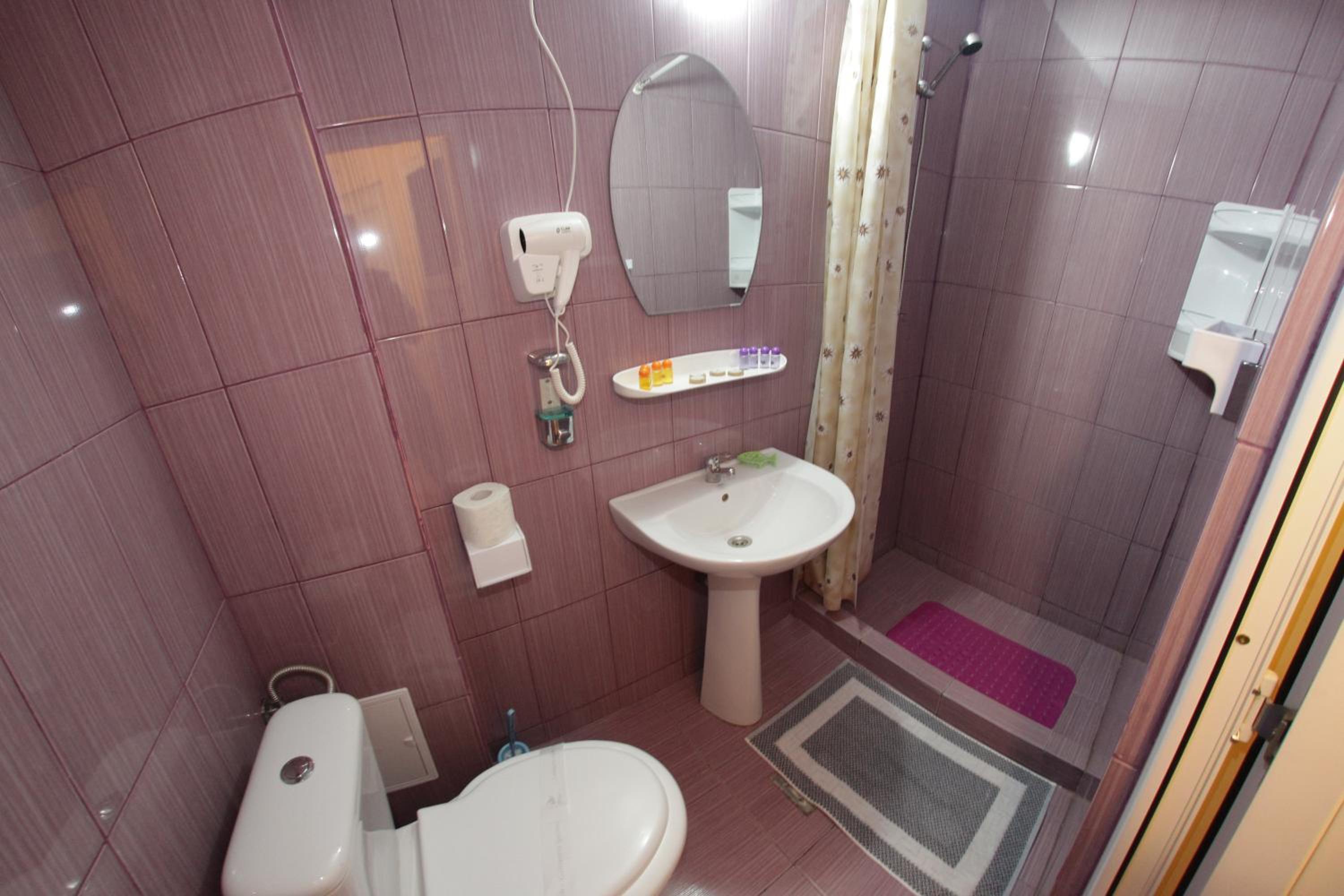 Double Room with Balcony - Photo 11