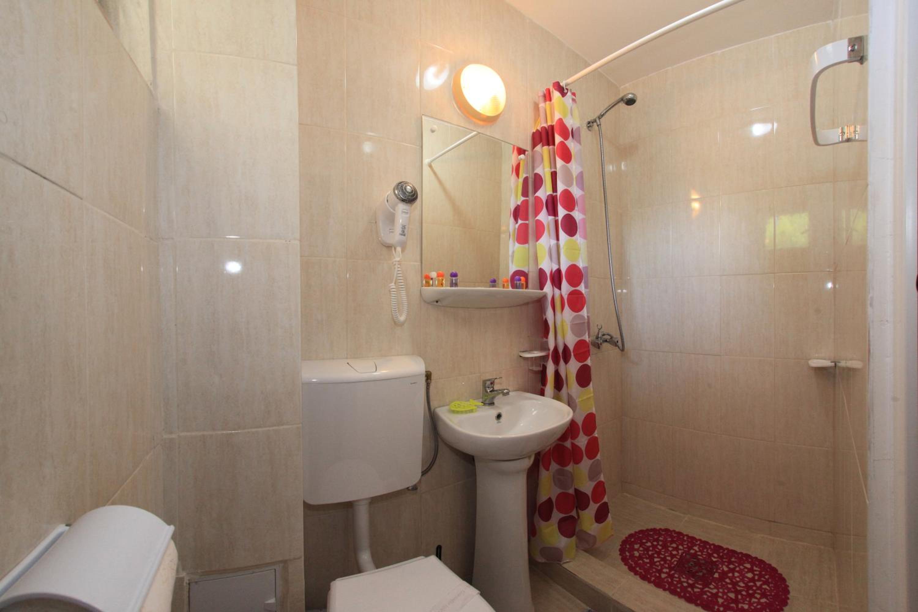 Double Room - Photo 12