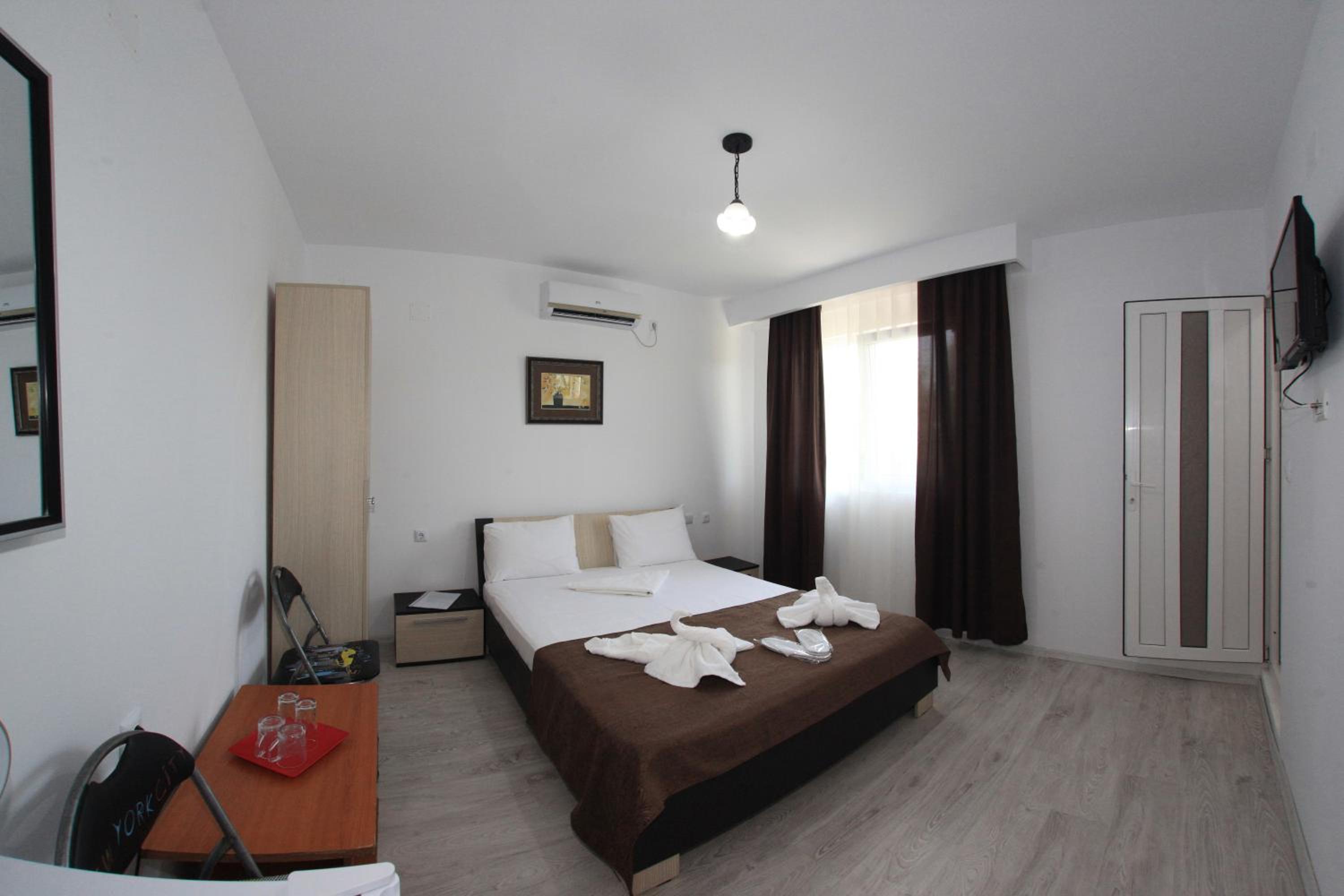 Double Room - Photo 13