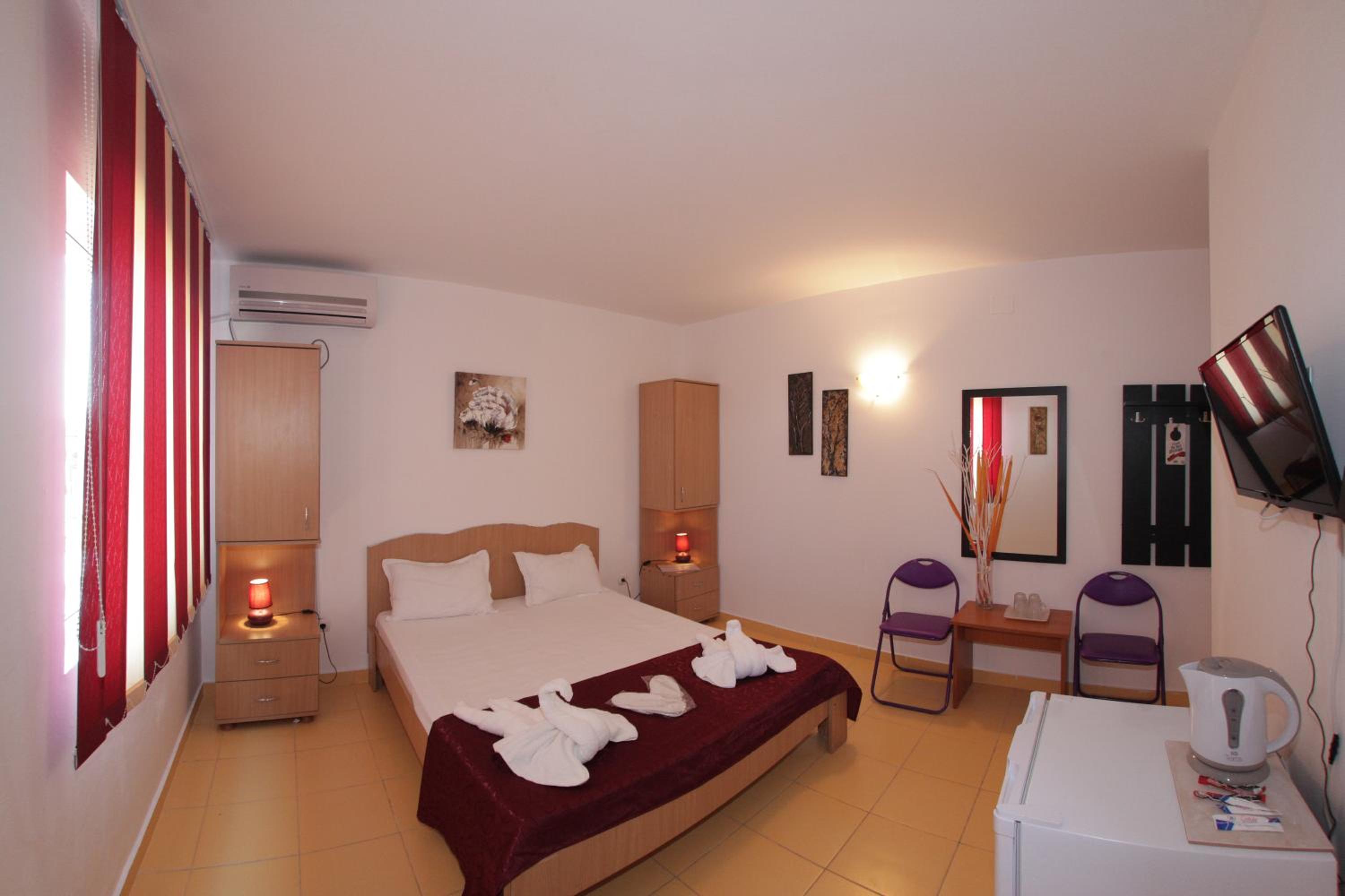 Double Room - Photo 7