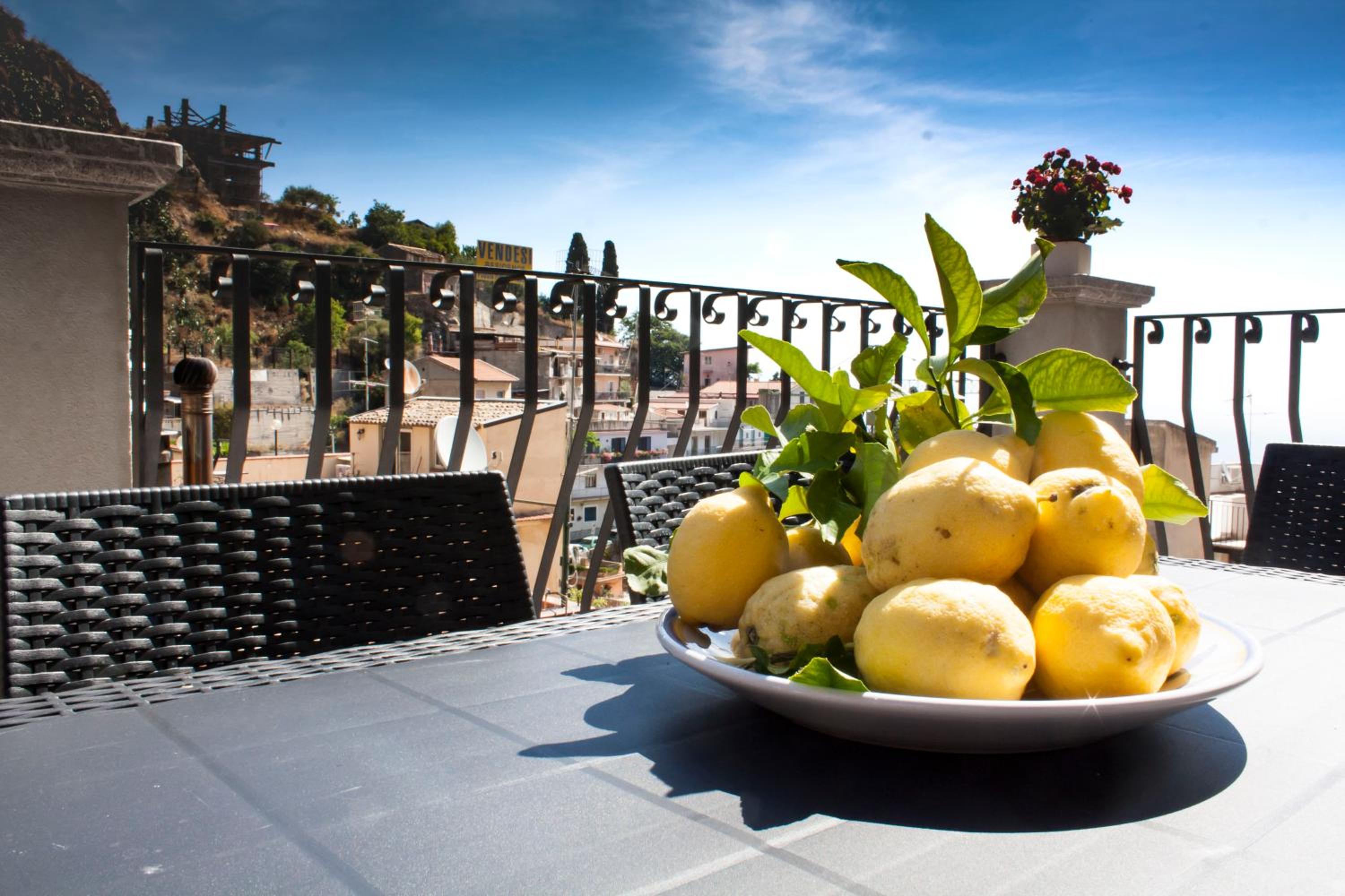 Appartamento con due camere vista mare con terrazza