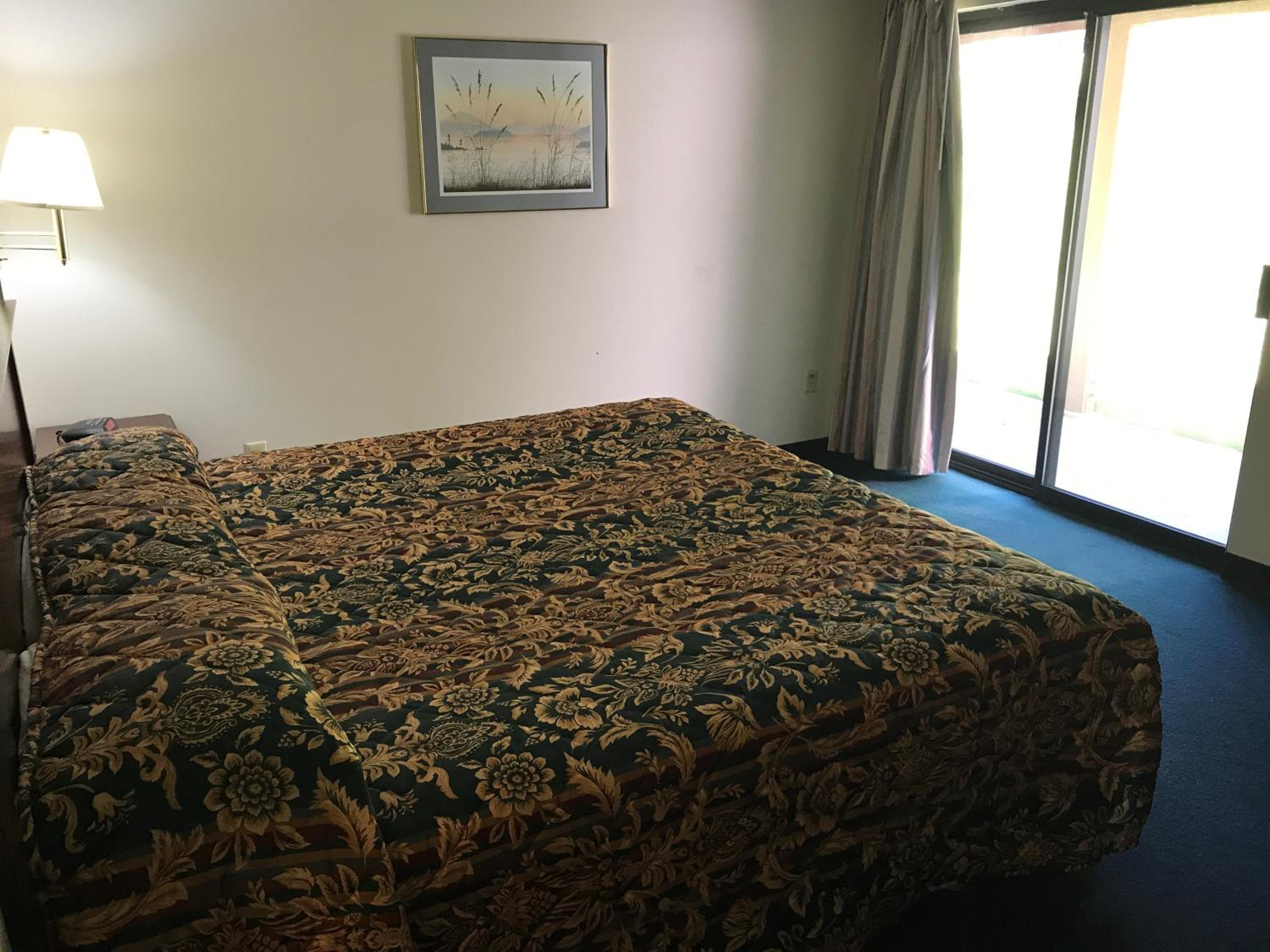 Standard King Room photo 3