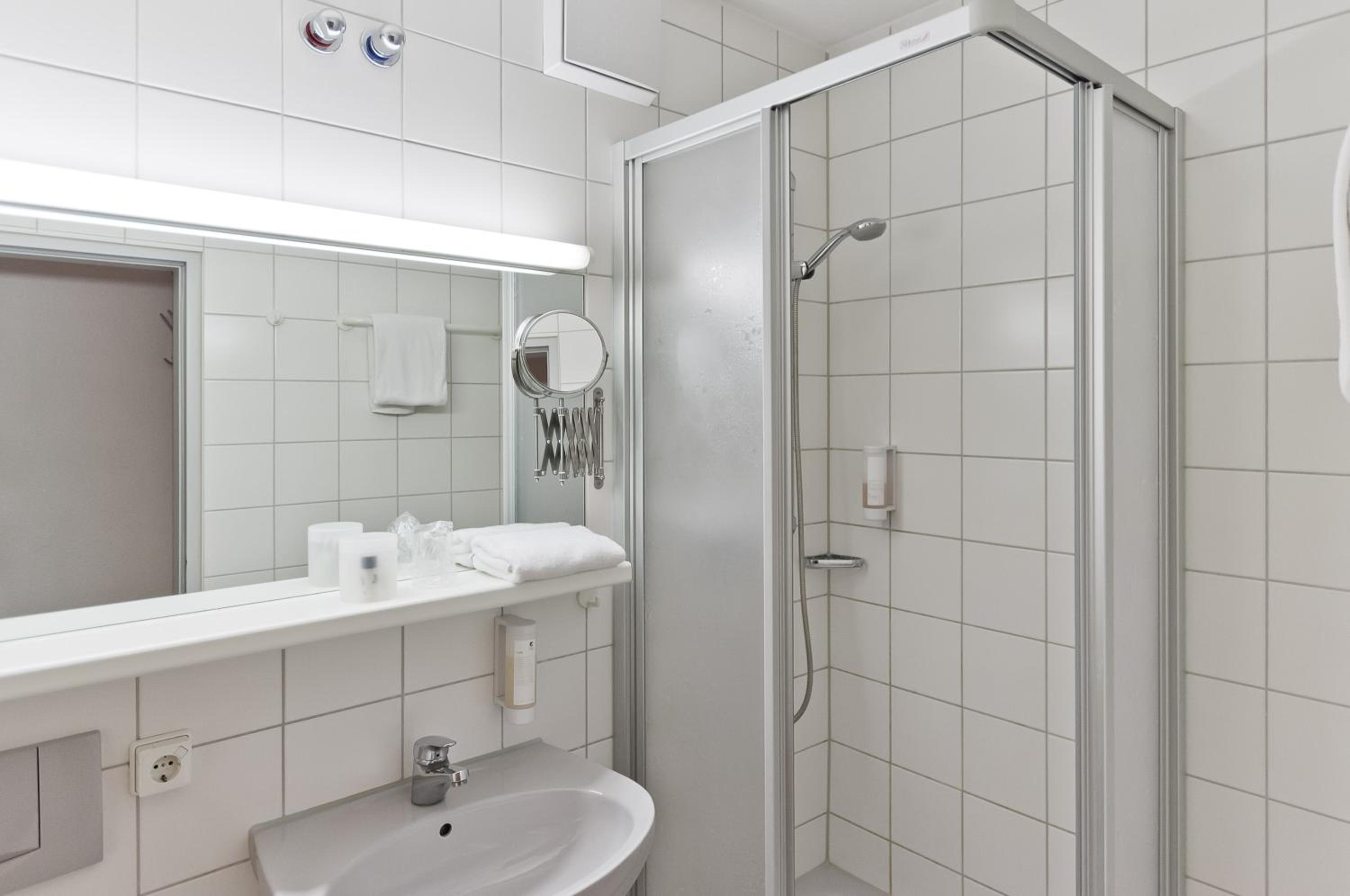 Standard Double Room - Photo 4