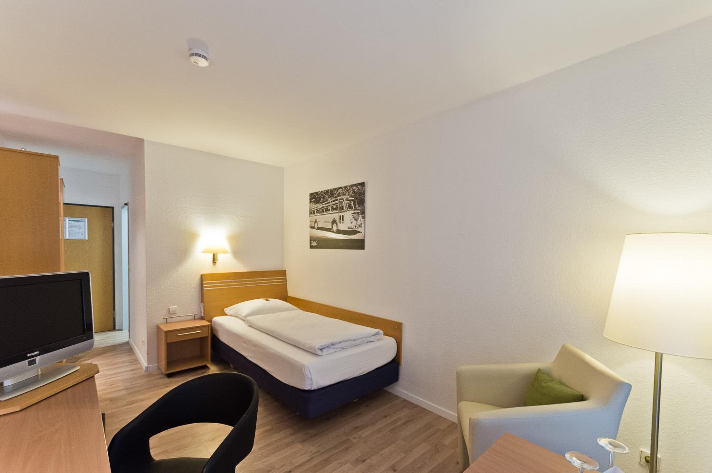 Standard Single Room - Photo 2