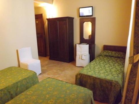Classic Triple Room - Photo 3