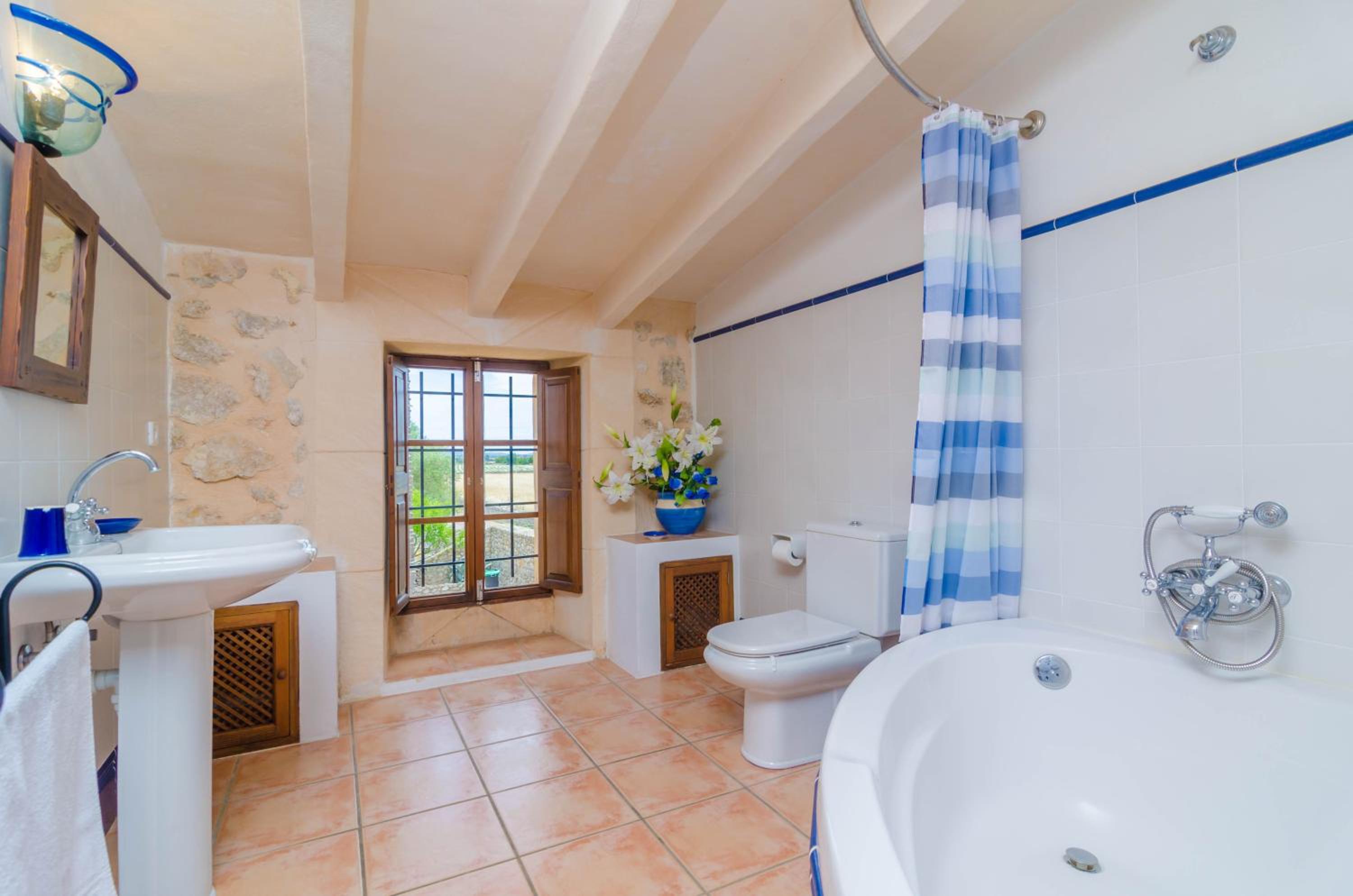 Villa photo 3