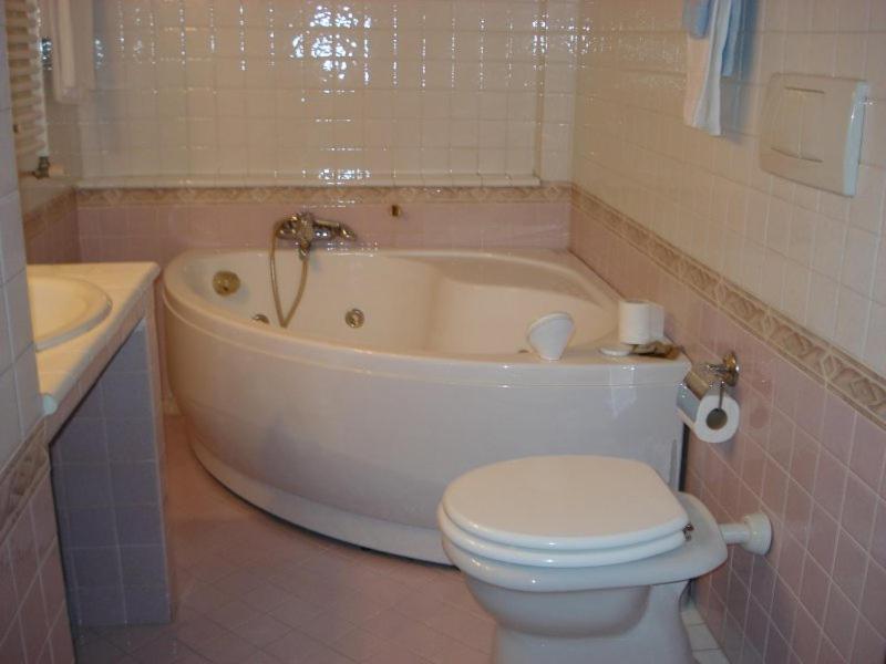 Double Room with Private Bathroom - Photo 5