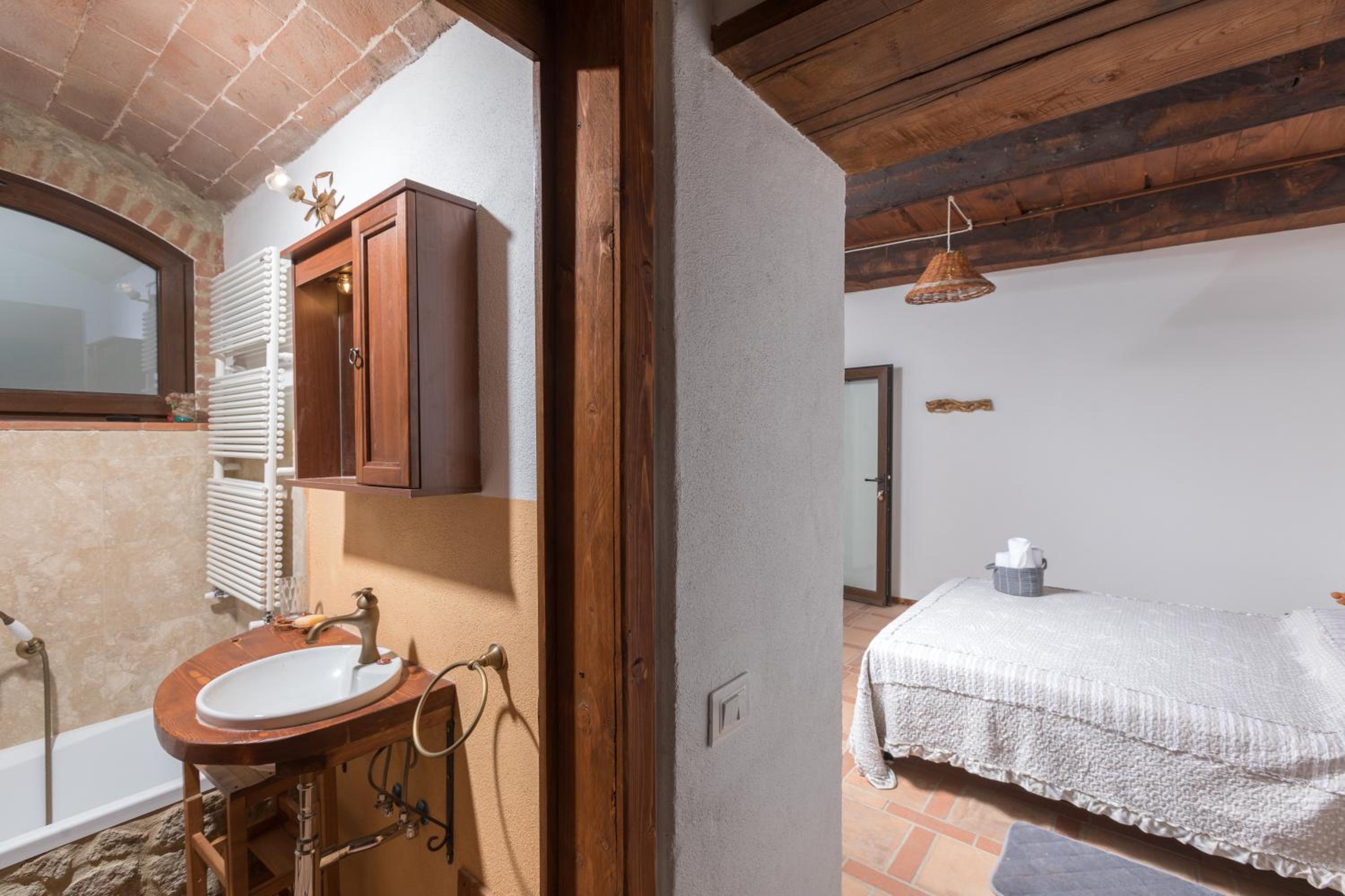 Double Room with Private Bathroom photo 3