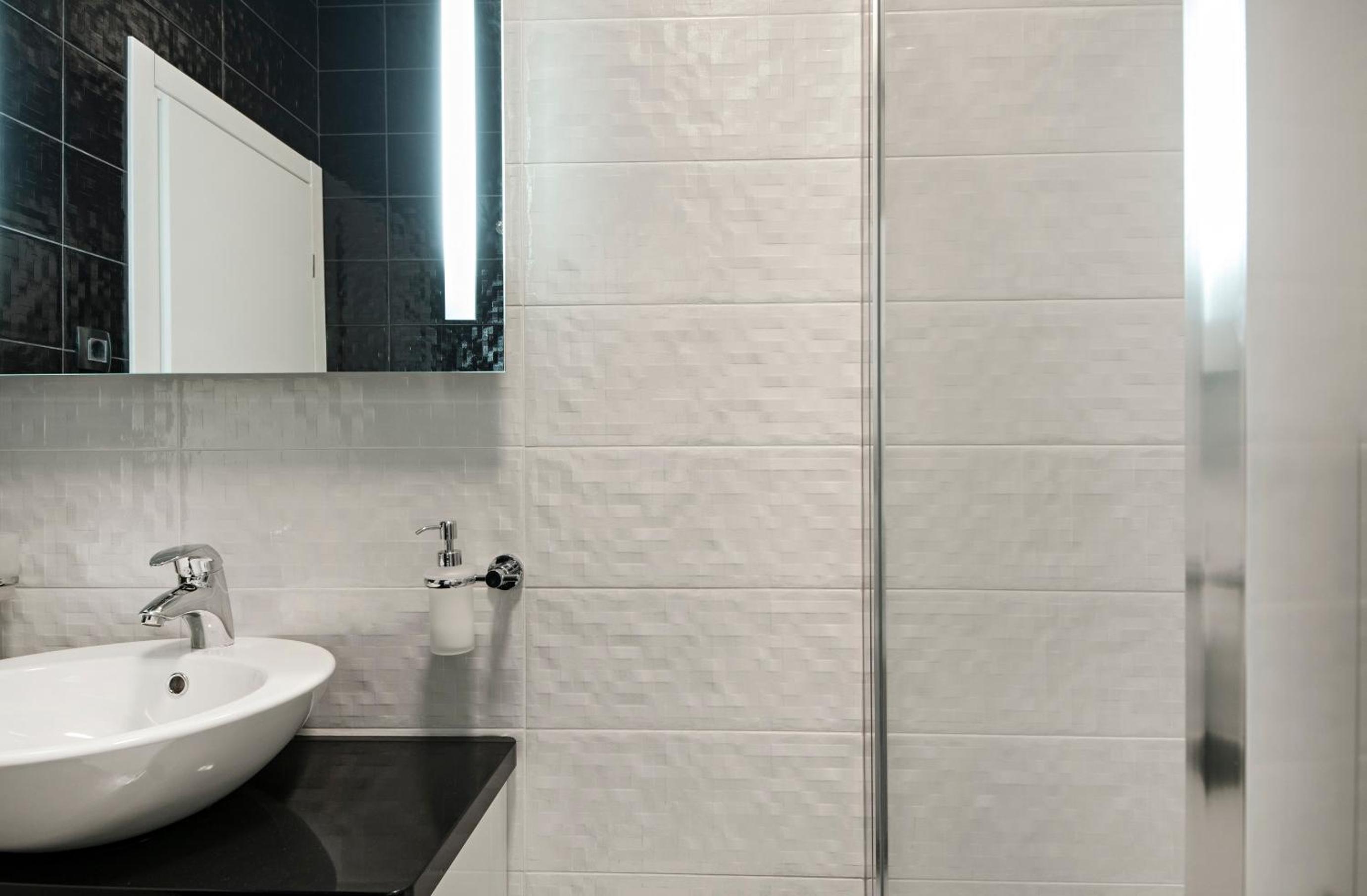One-Bedroom Apartment with Street View - Photo 11