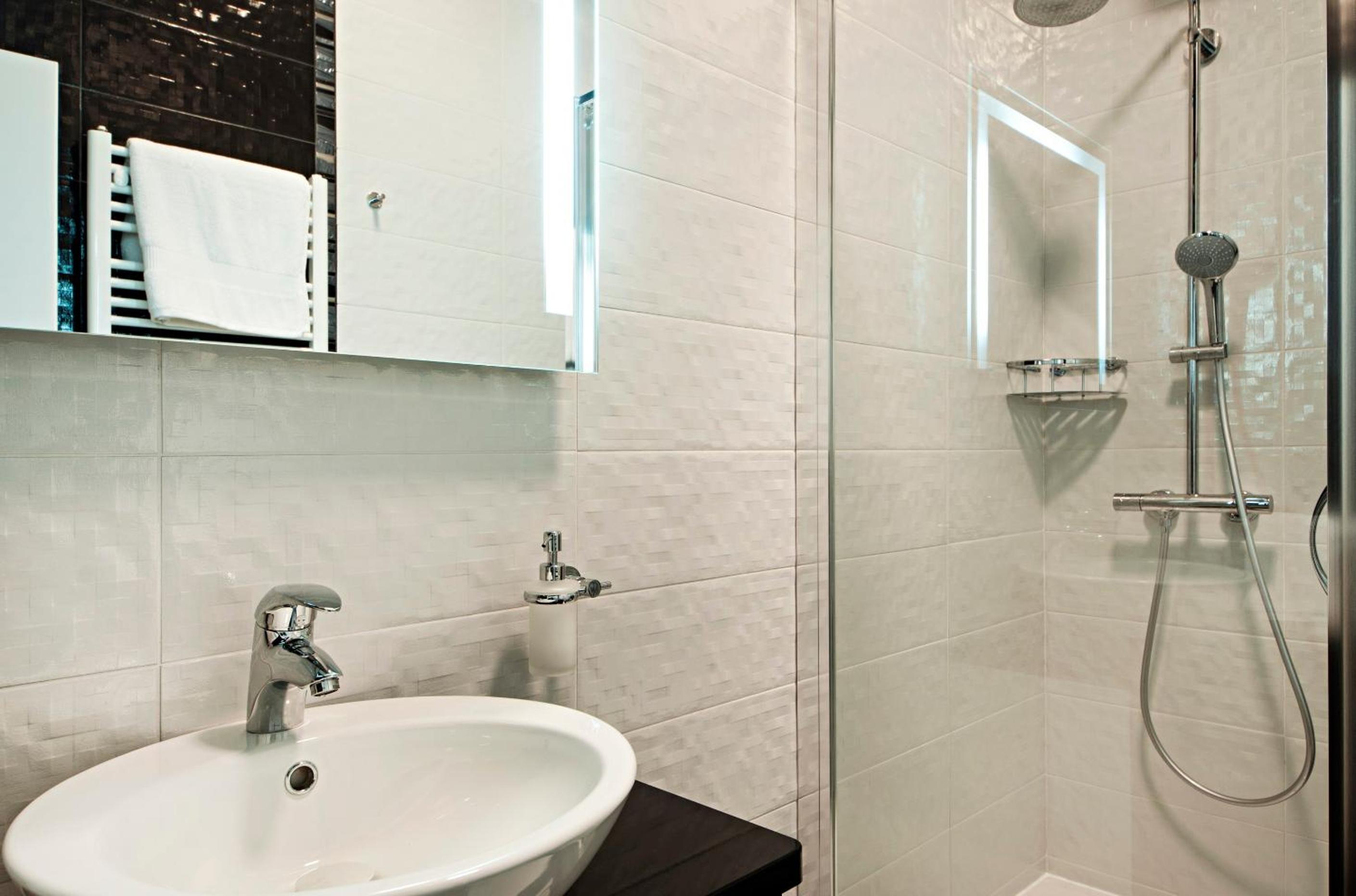 One-Bedroom Apartment with Street View - Photo 12