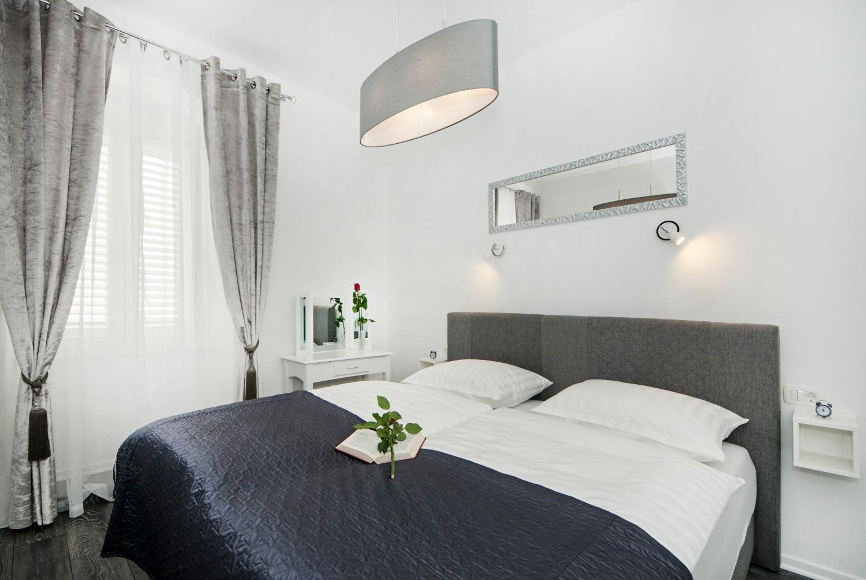 One-Bedroom Apartment with Street View - Photo 1