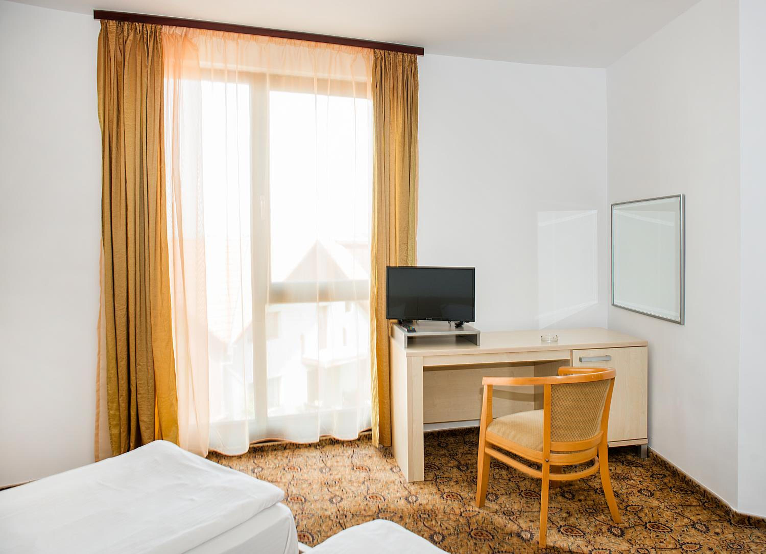Double or Twin Room - Photo 10