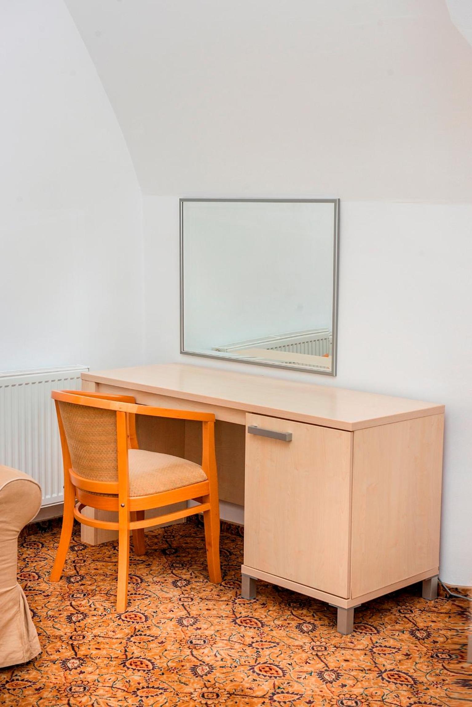 Suite with Balcony - Photo 6