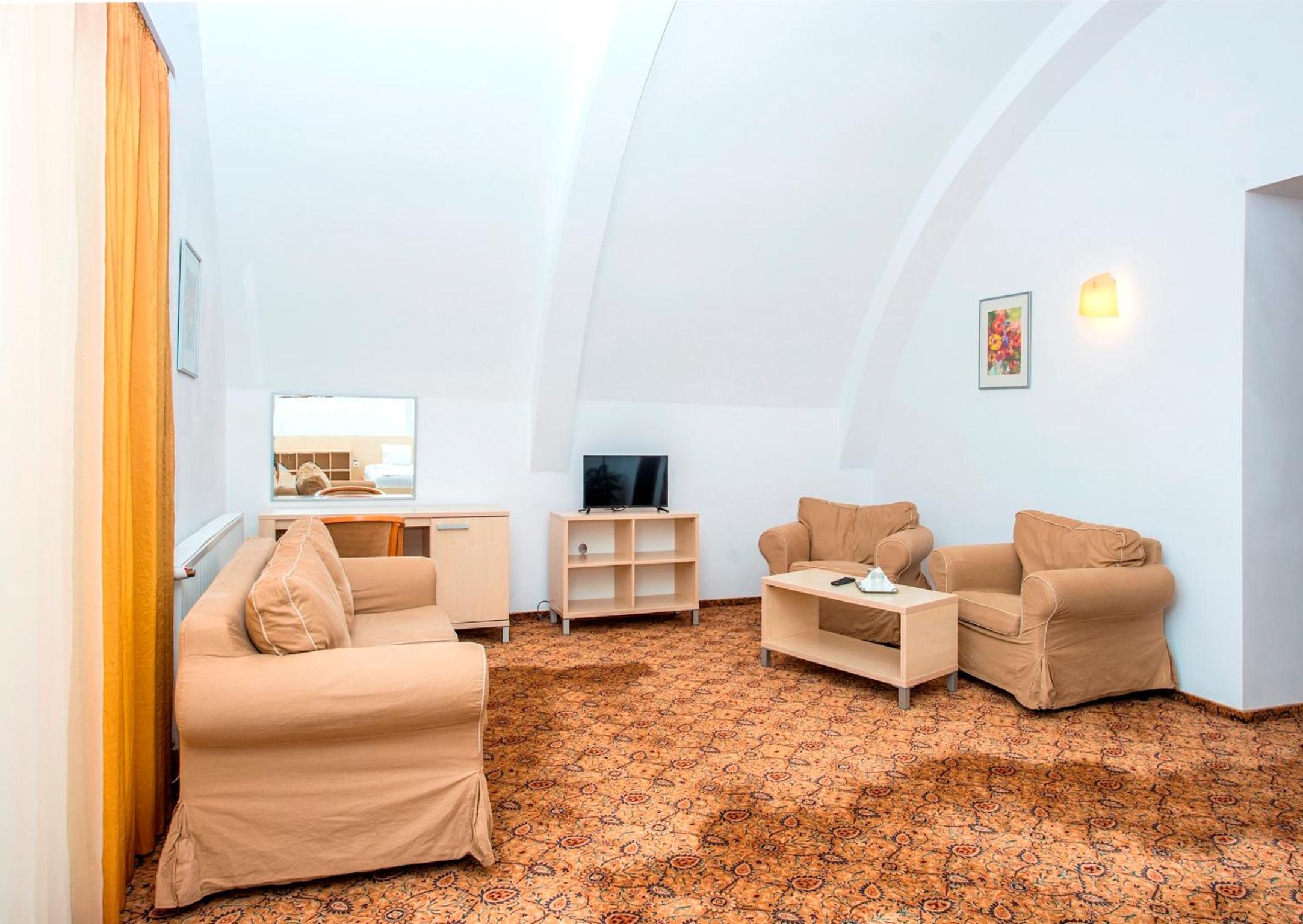 Suite with Balcony - Photo 2