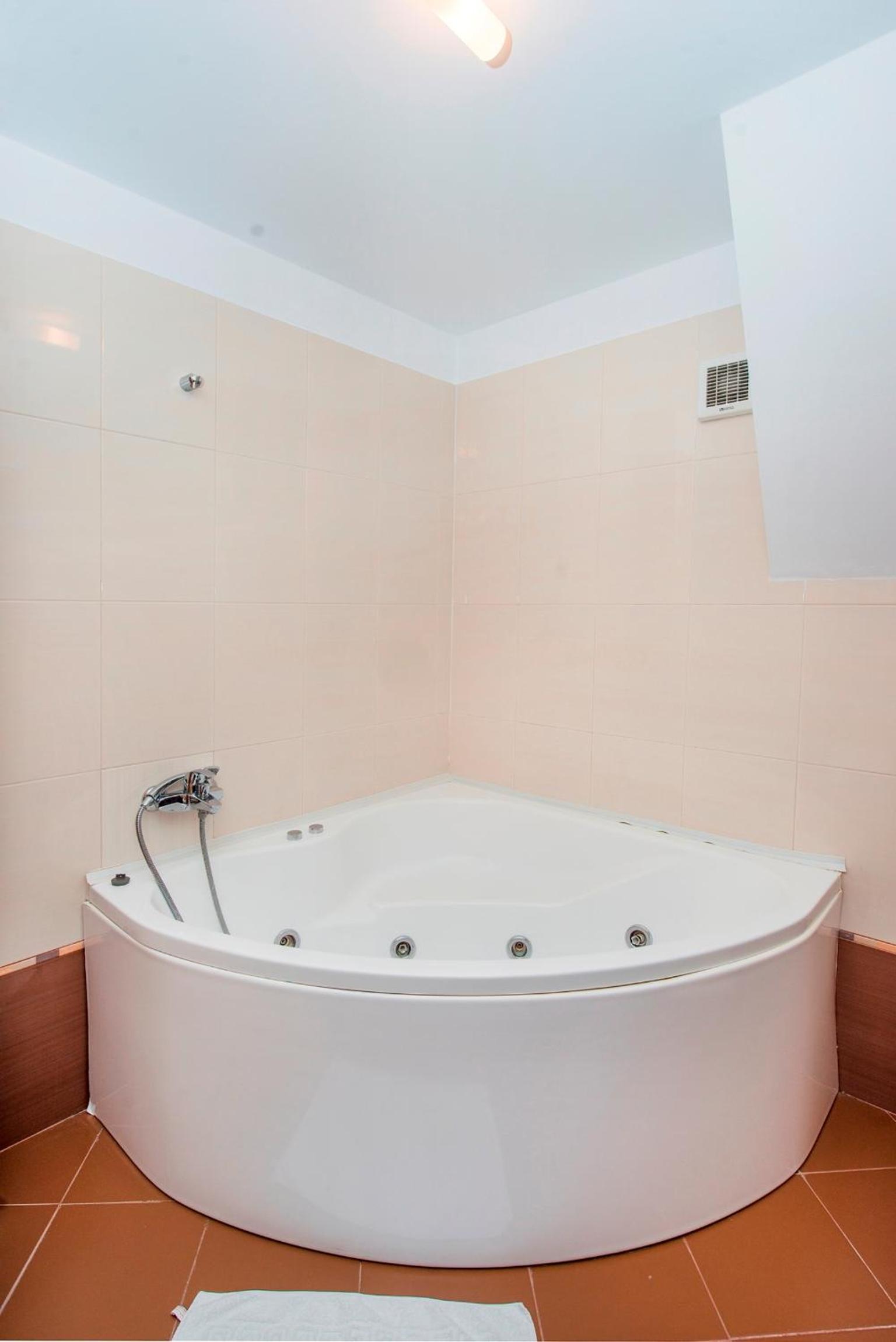 Suite with Balcony - Photo 5
