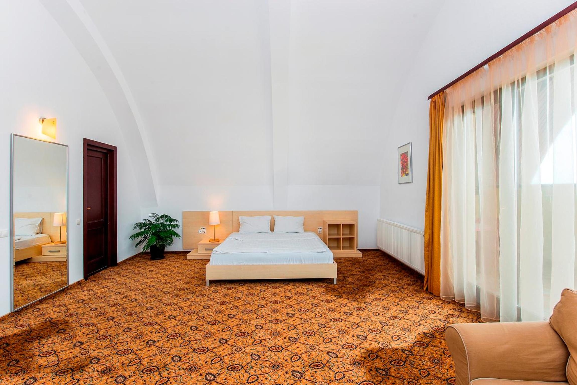 Suite with Balcony - Photo 8