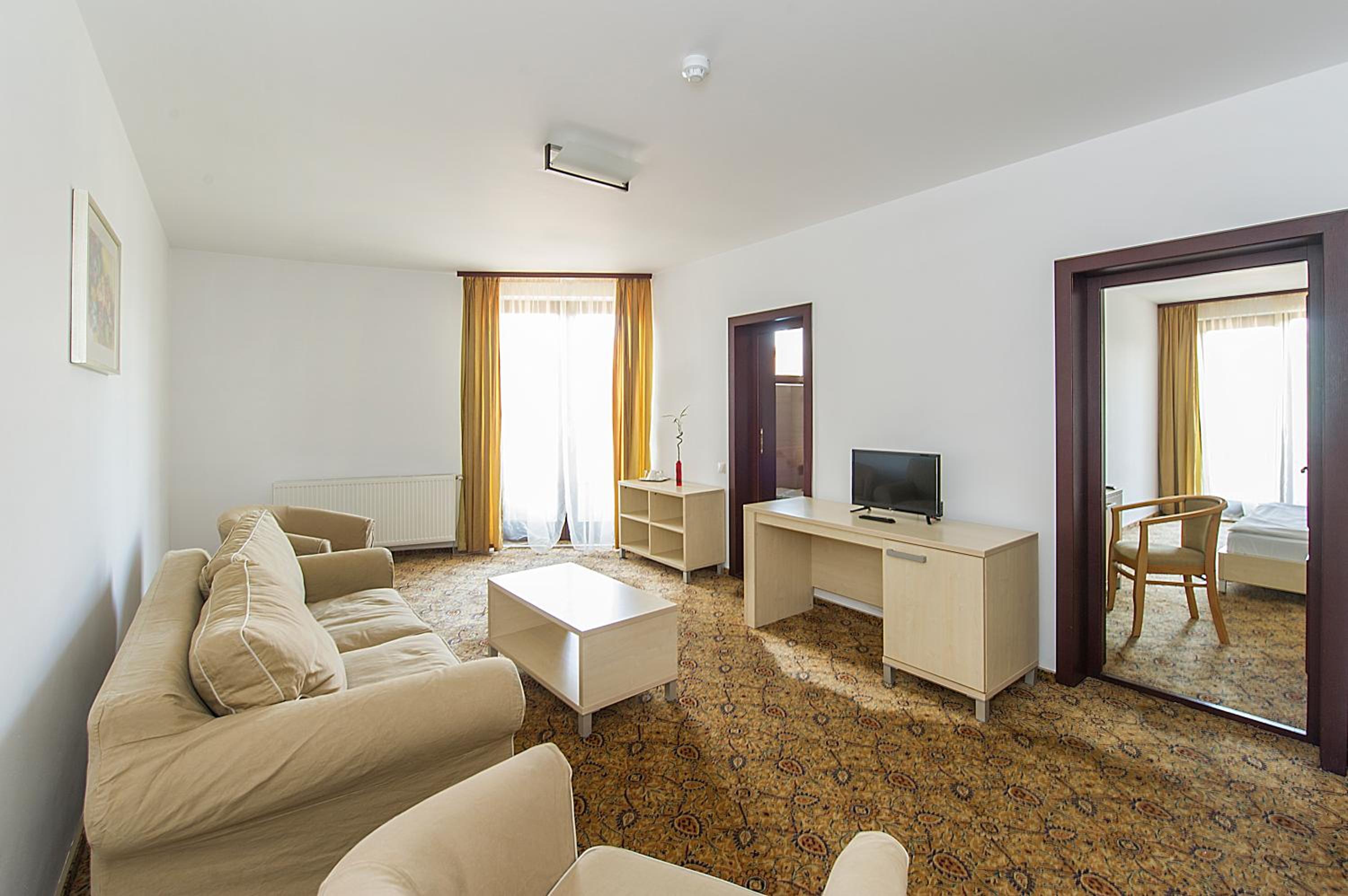 One-Bedroom Apartment - Photo 3