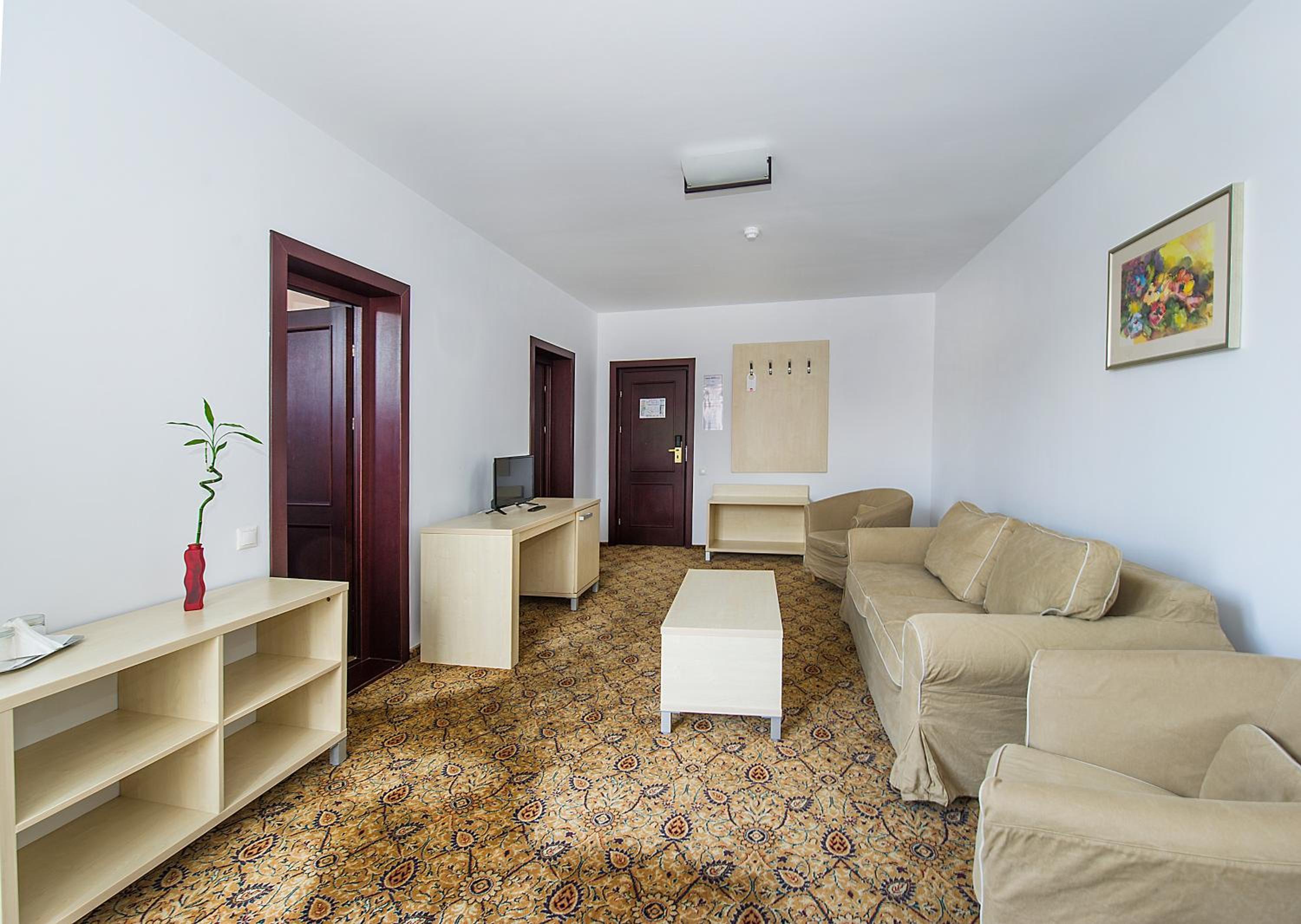 One-Bedroom Apartment - Photo 1