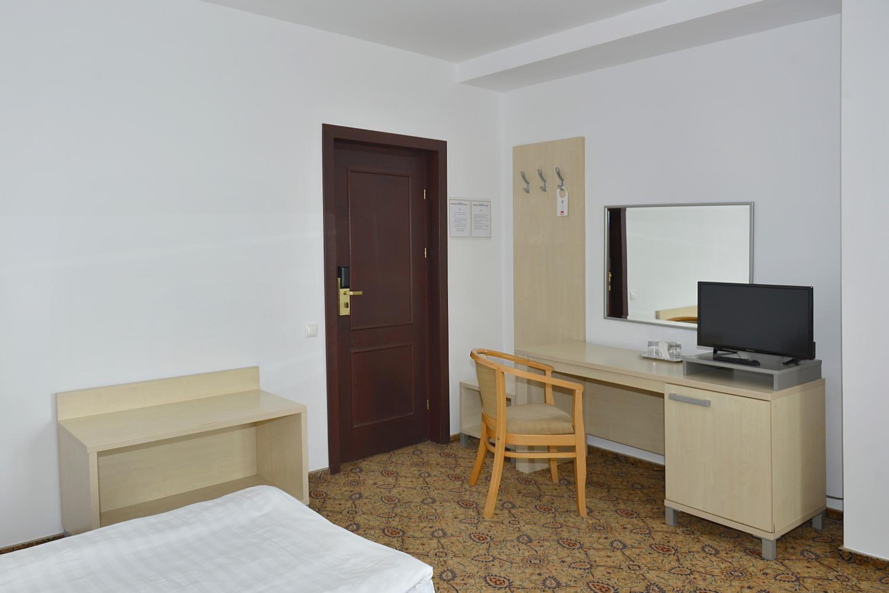 Triple Room with Balcony - Photo 5