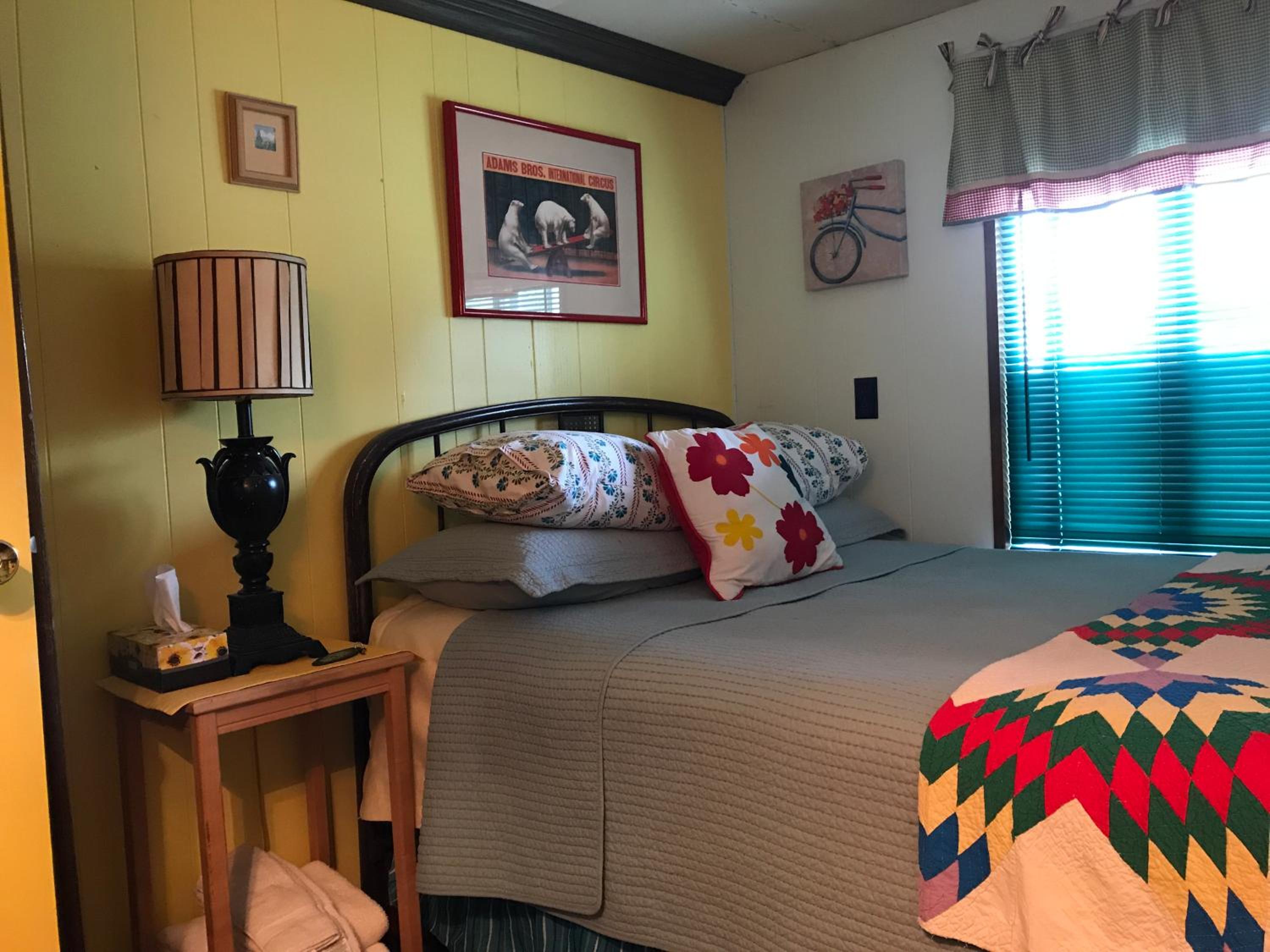 Double Room with Shared Bathroom photo 1
