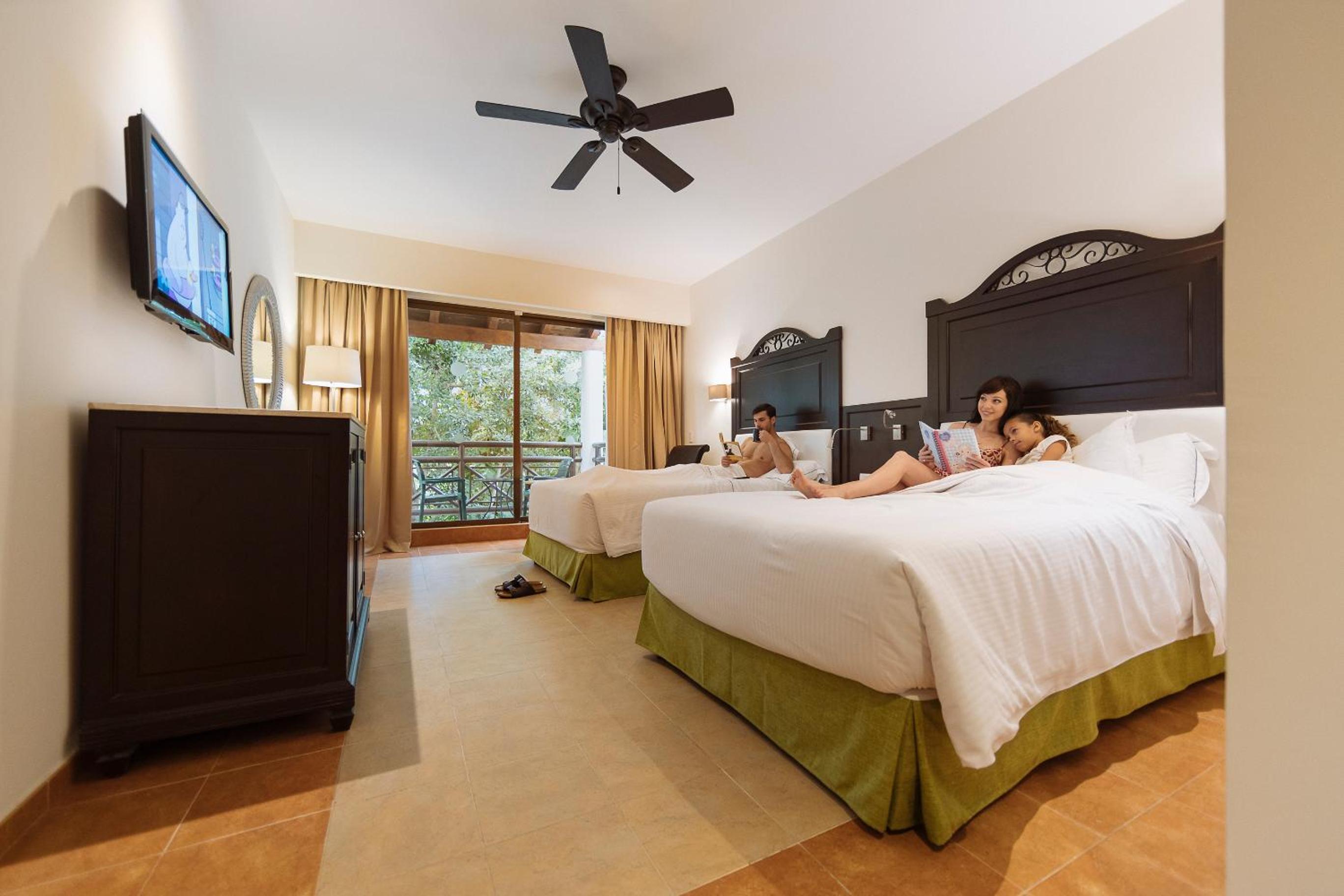 Luxury Room (Royal Level) thumbnail 5