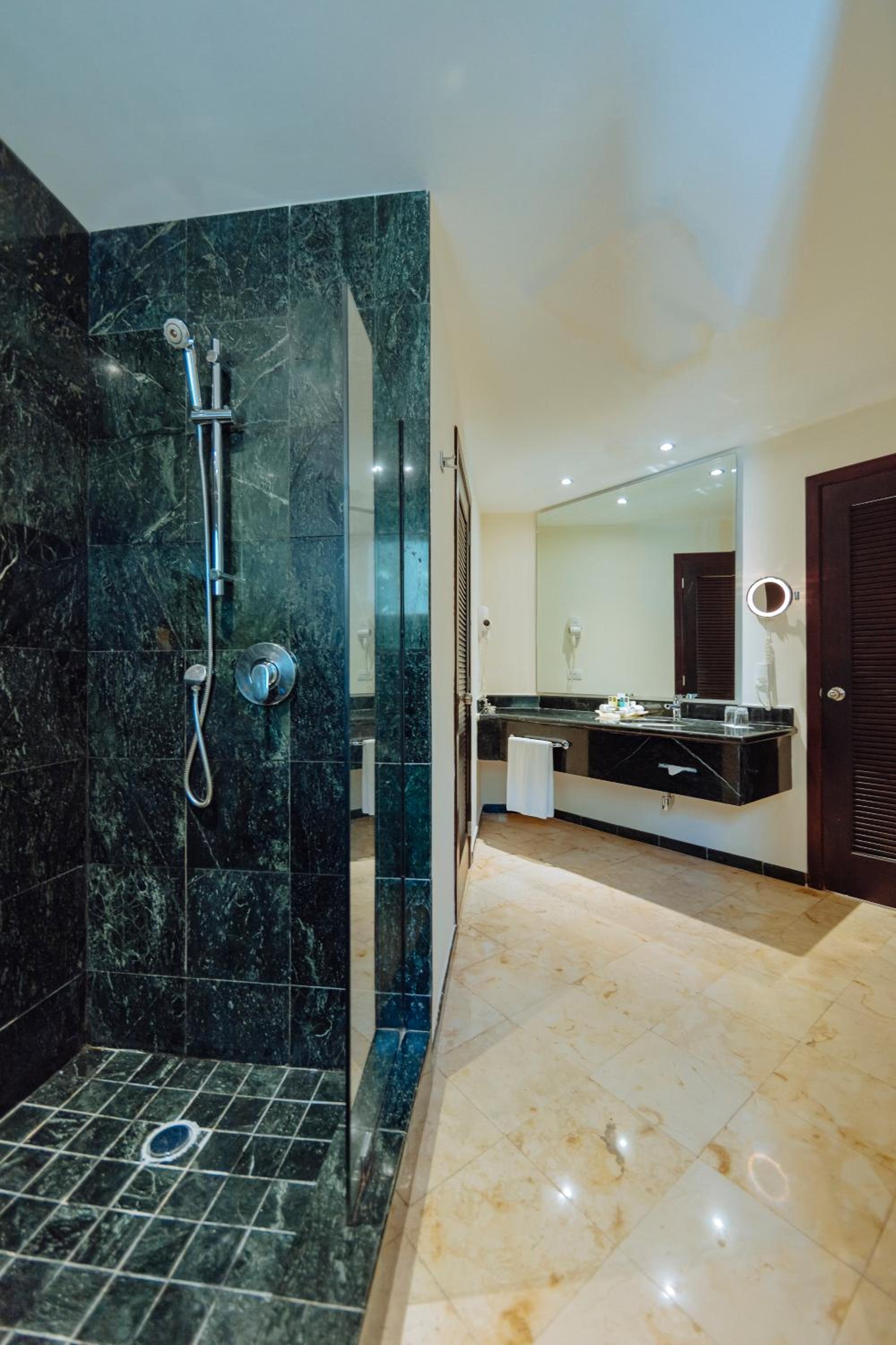Deluxe Room (Unlimited Xcaret Xperience - Basic Entrance)