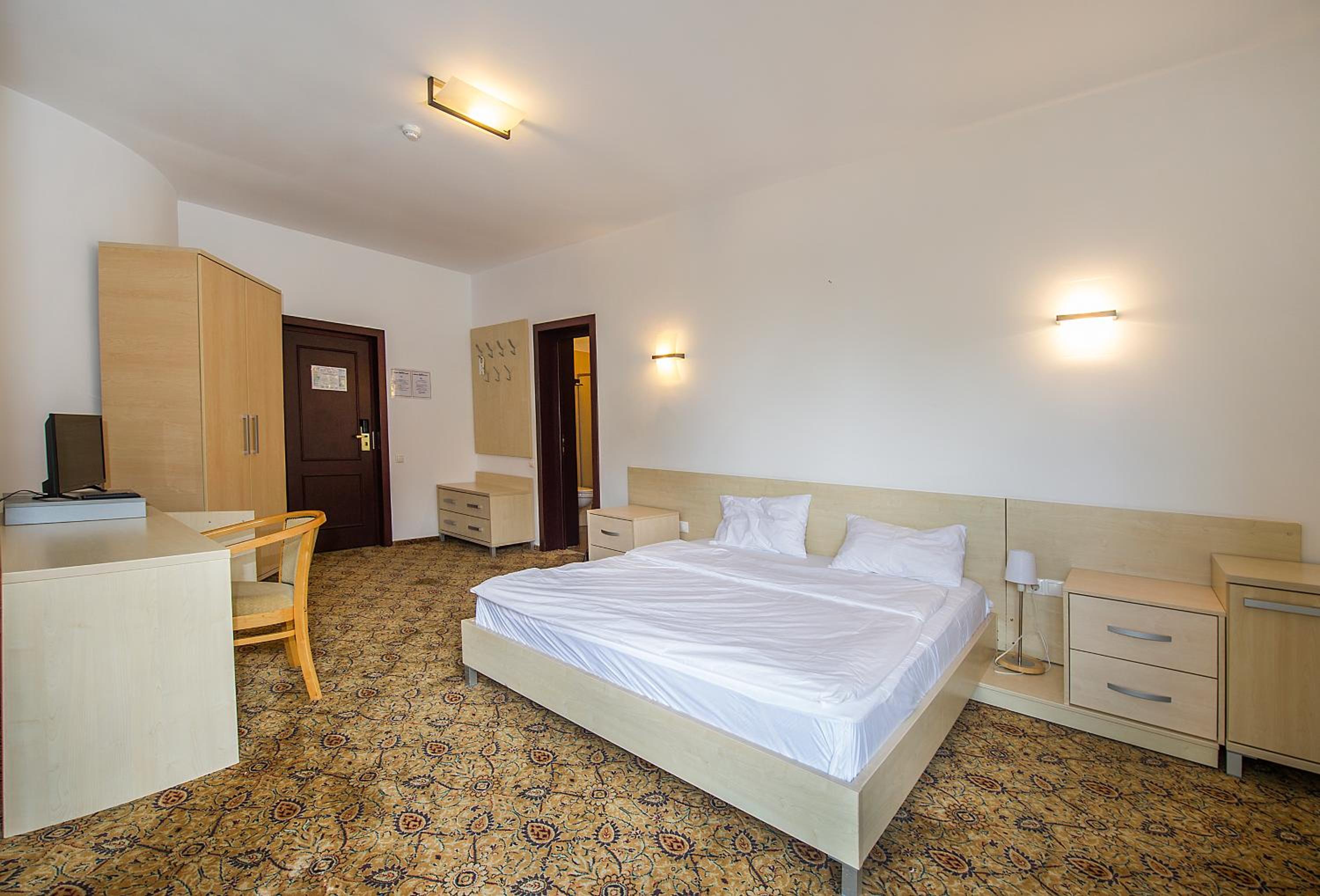 Double or Twin Room - Photo 7