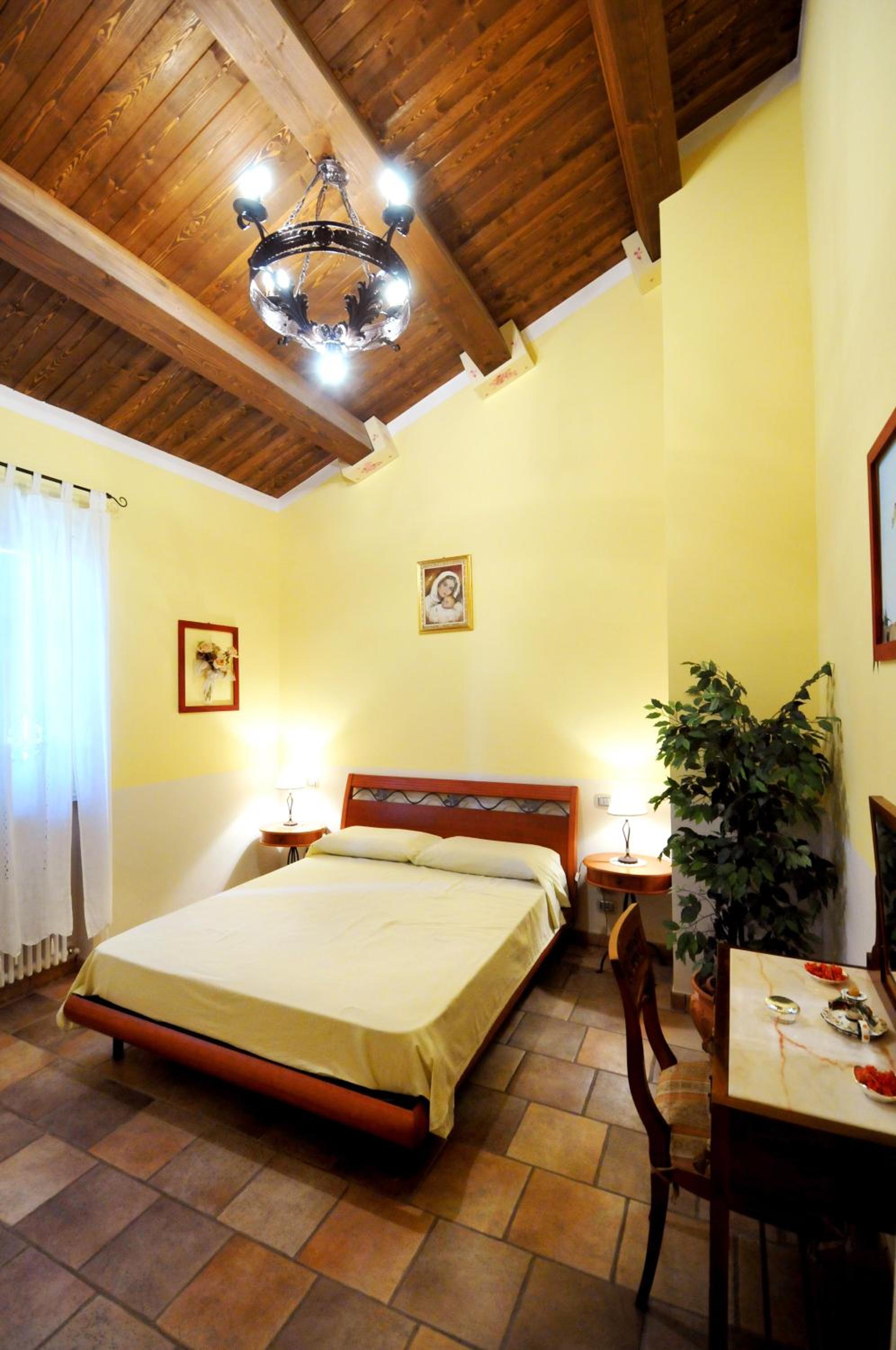 Superior One-Bedroom Apartment (5 Adults) photo 1