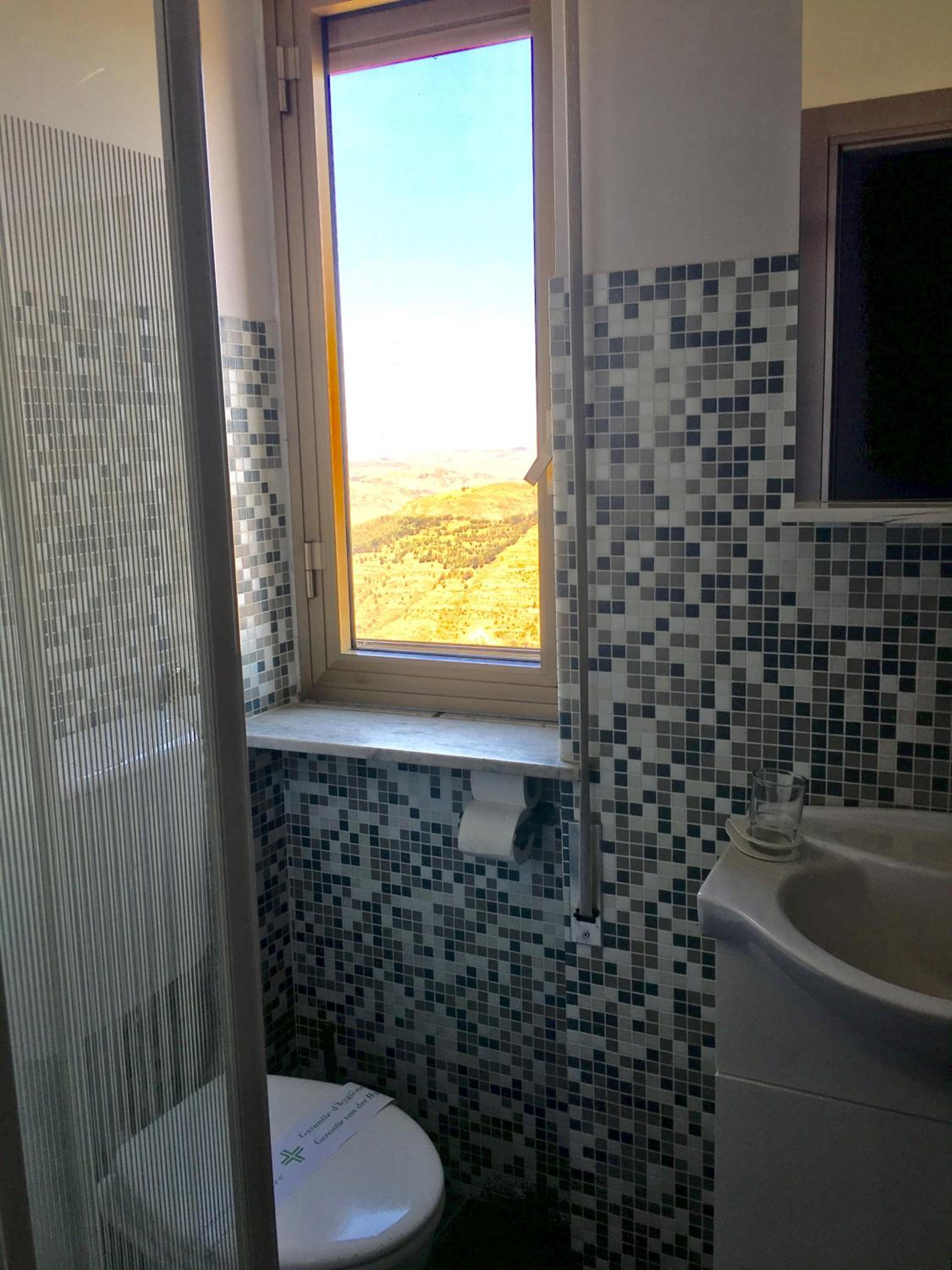 Double Room with Mountain View - Photo 3