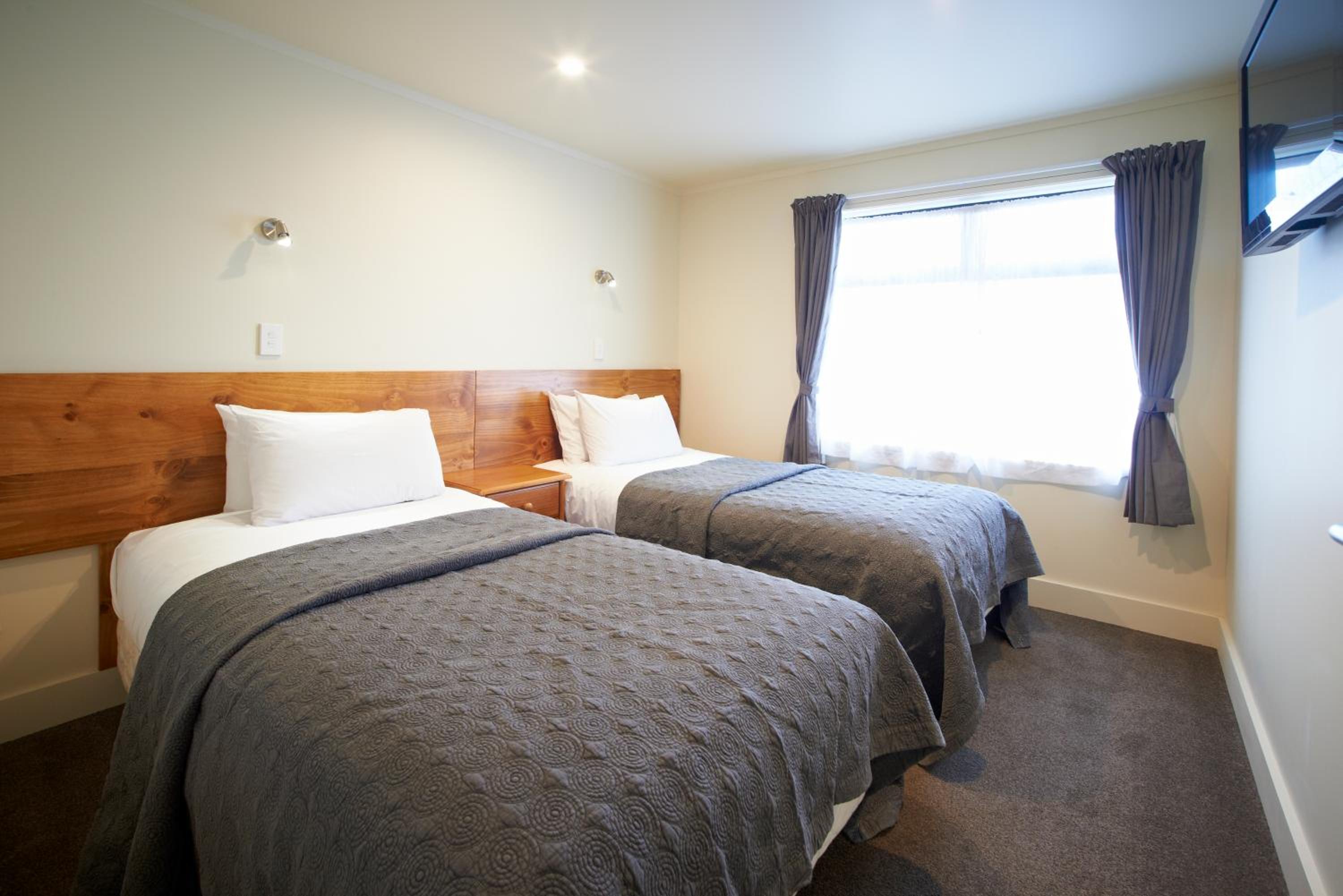 Executive One-Bedroom Apartment - 1 Queen and 2 Single Beds photo 2