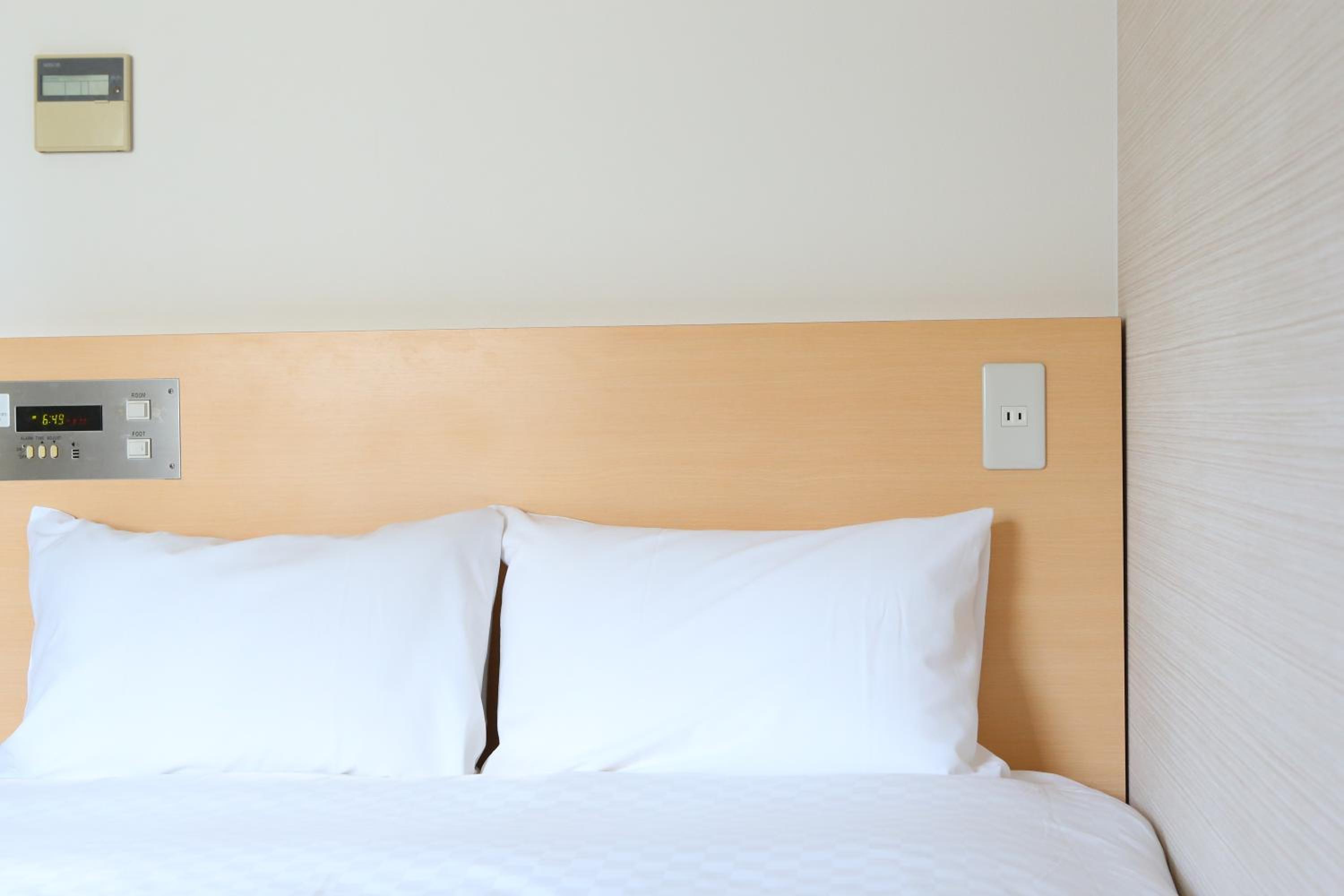 Standard Double Room - Non-Smoking - Photo 9