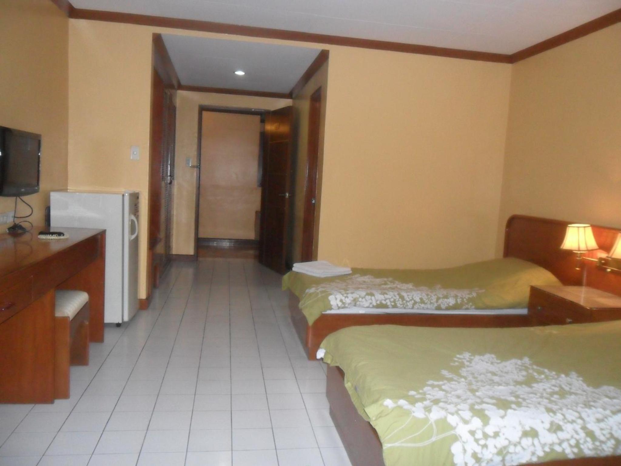 Standard Twin Room - Photo 2