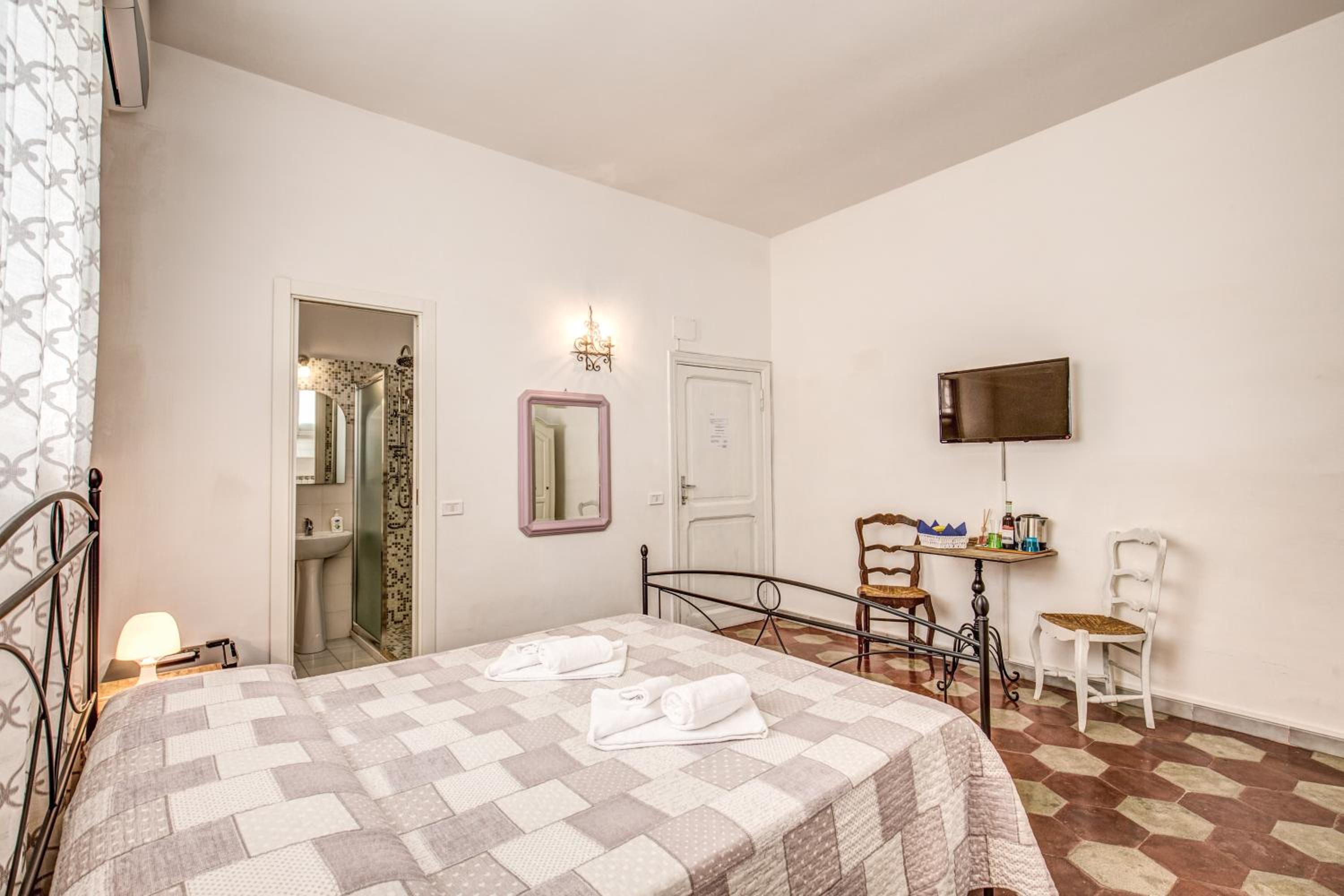 Double or Twin Room photo 3