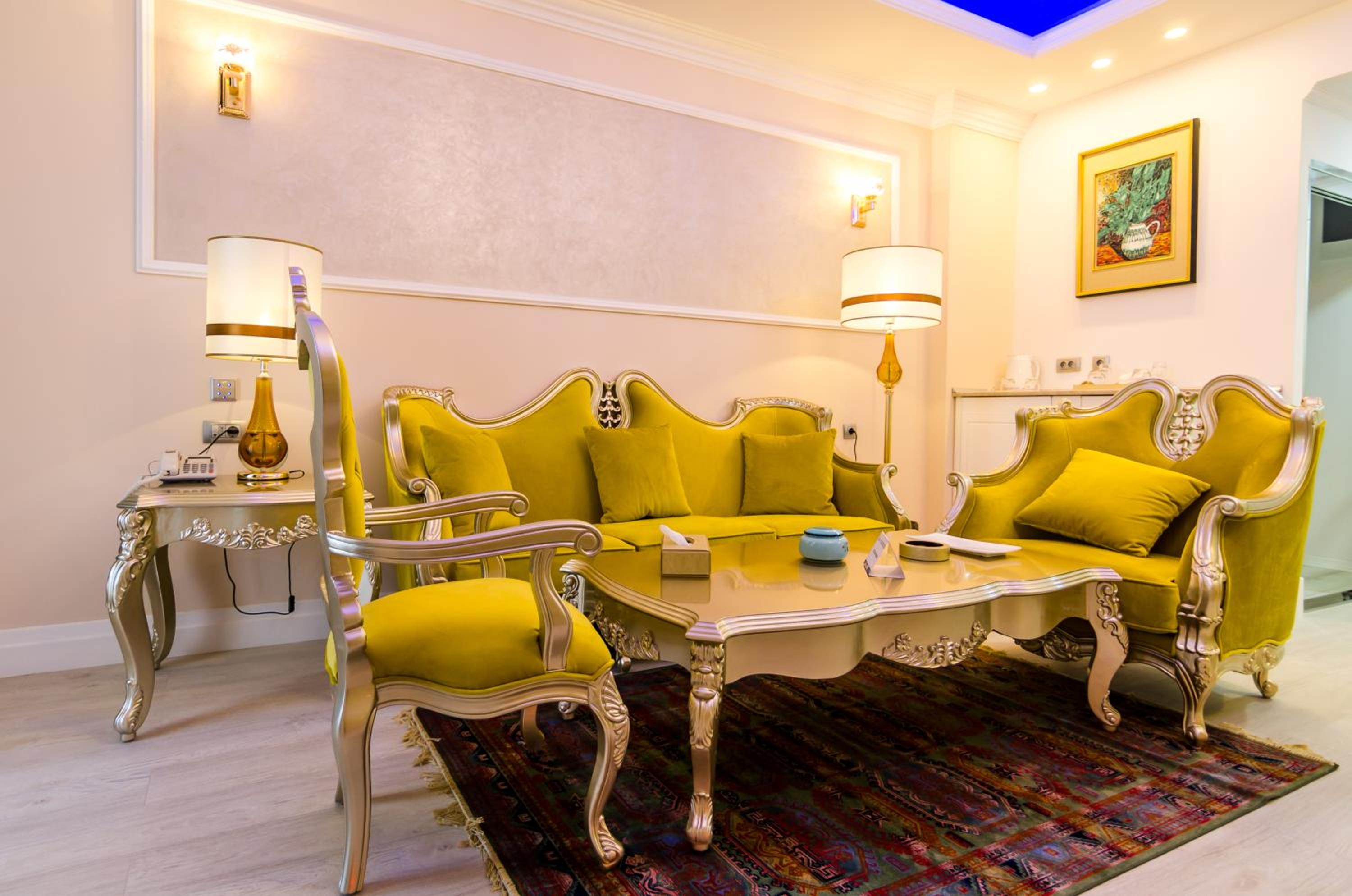 Deluxe Suite - Photo 1