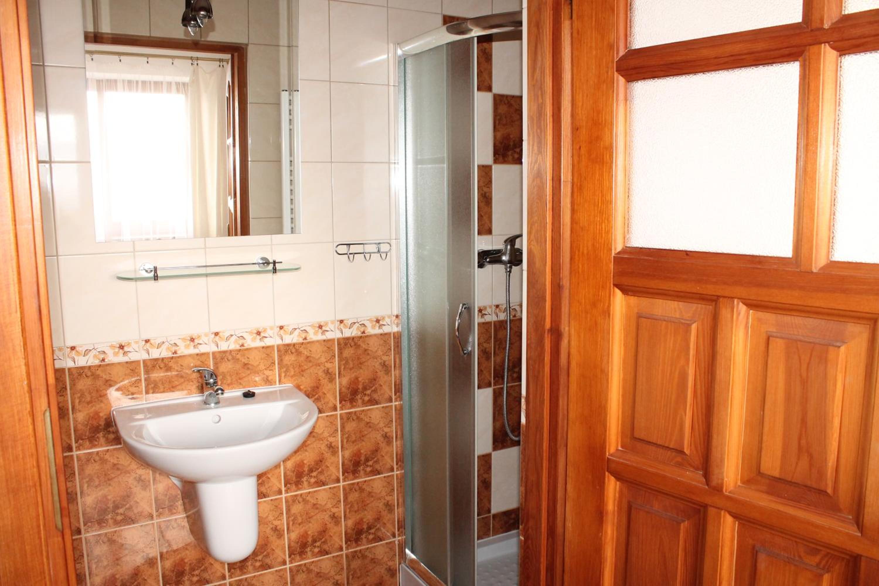 Quadruple Room - Photo 9