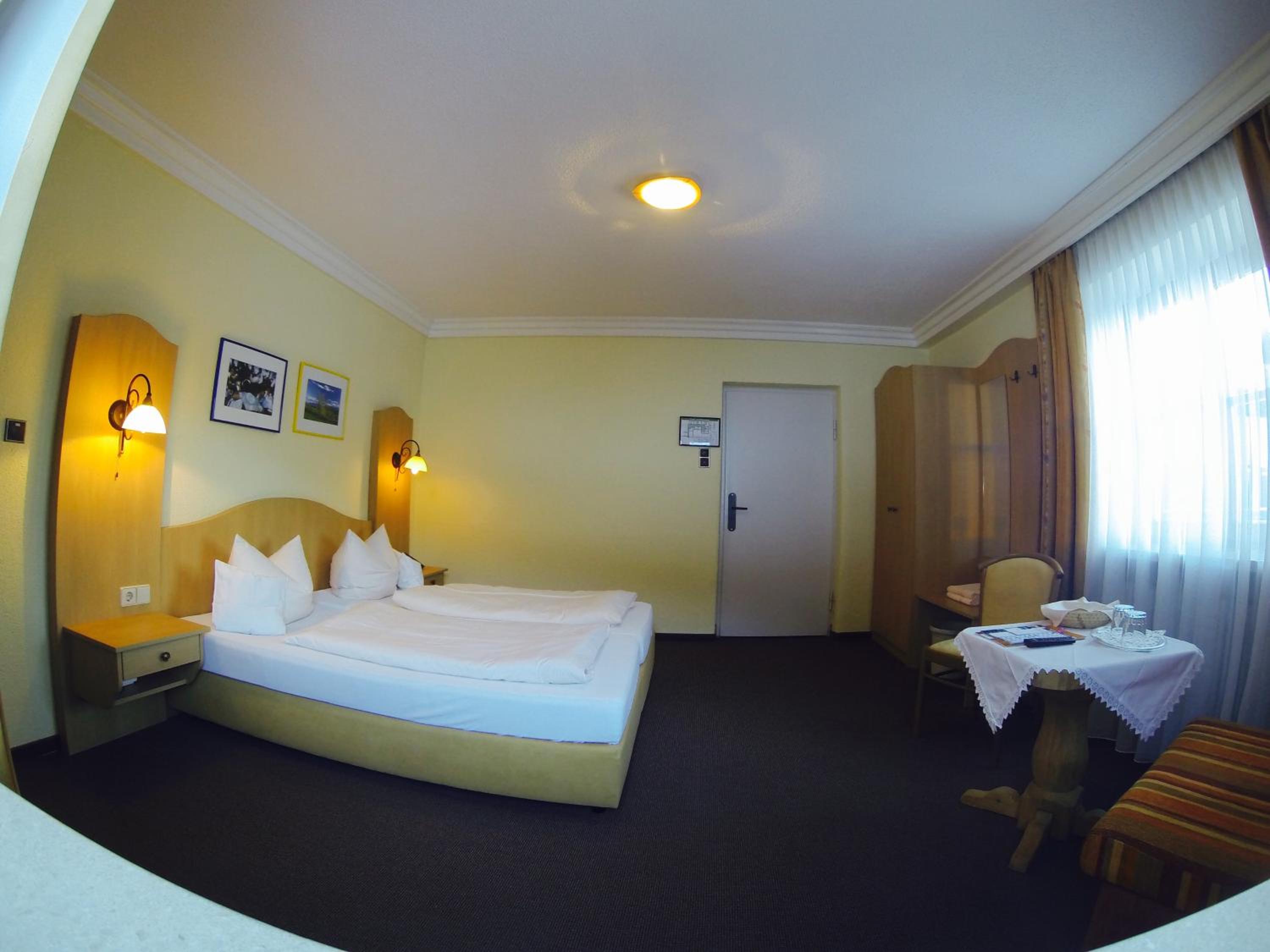 Standard Double Room - Photo 7