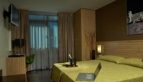 Double or Twin Room - Photo 14