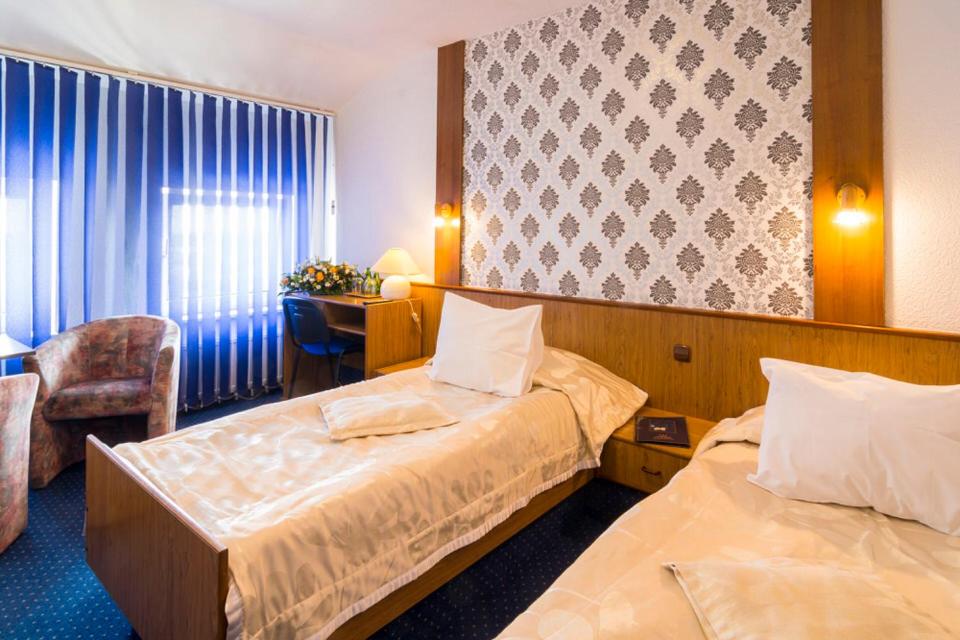 Twin Room - Photo 3