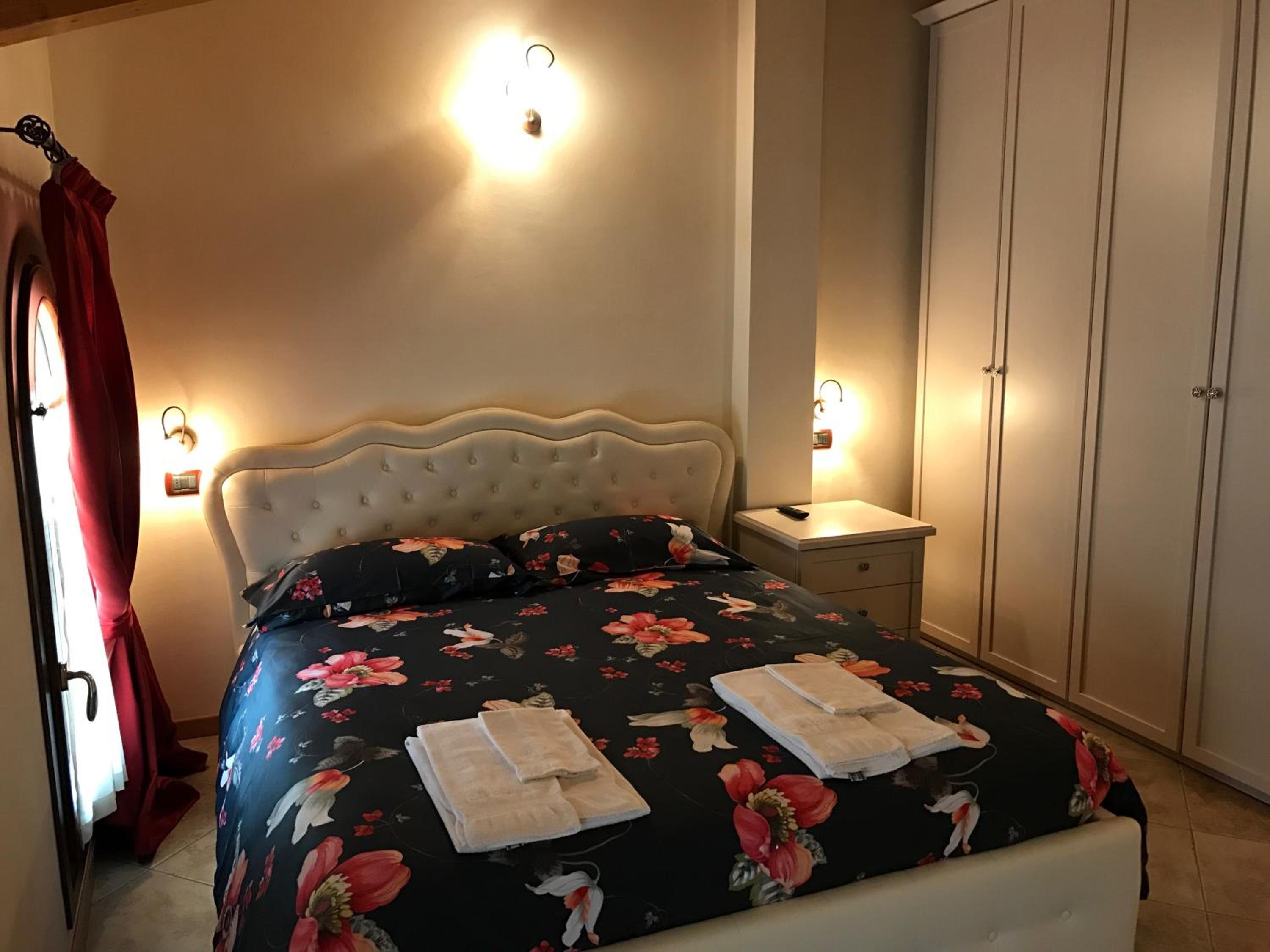 Double Room - Photo 8