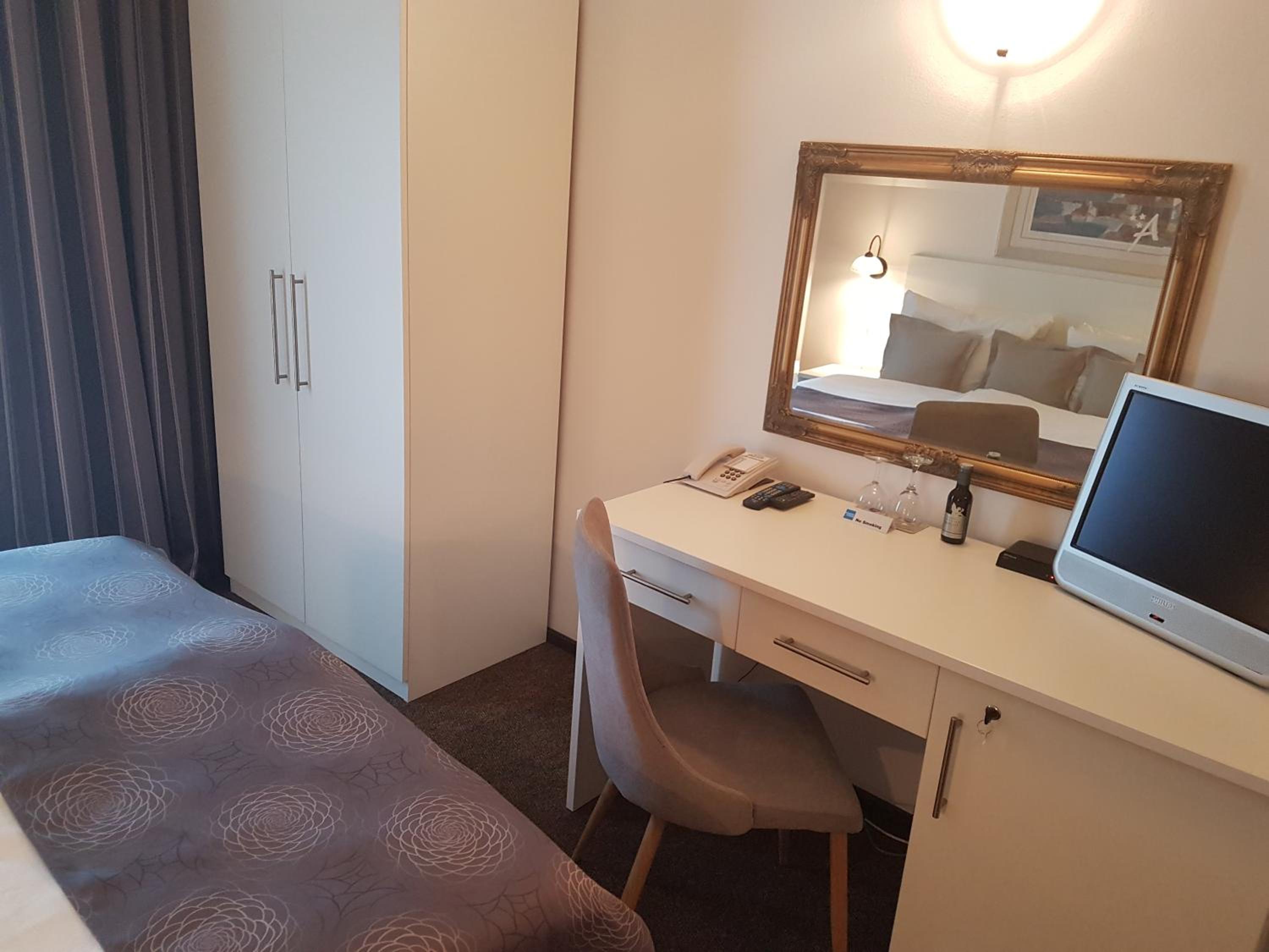 Double Room with Sea View - Photo 2