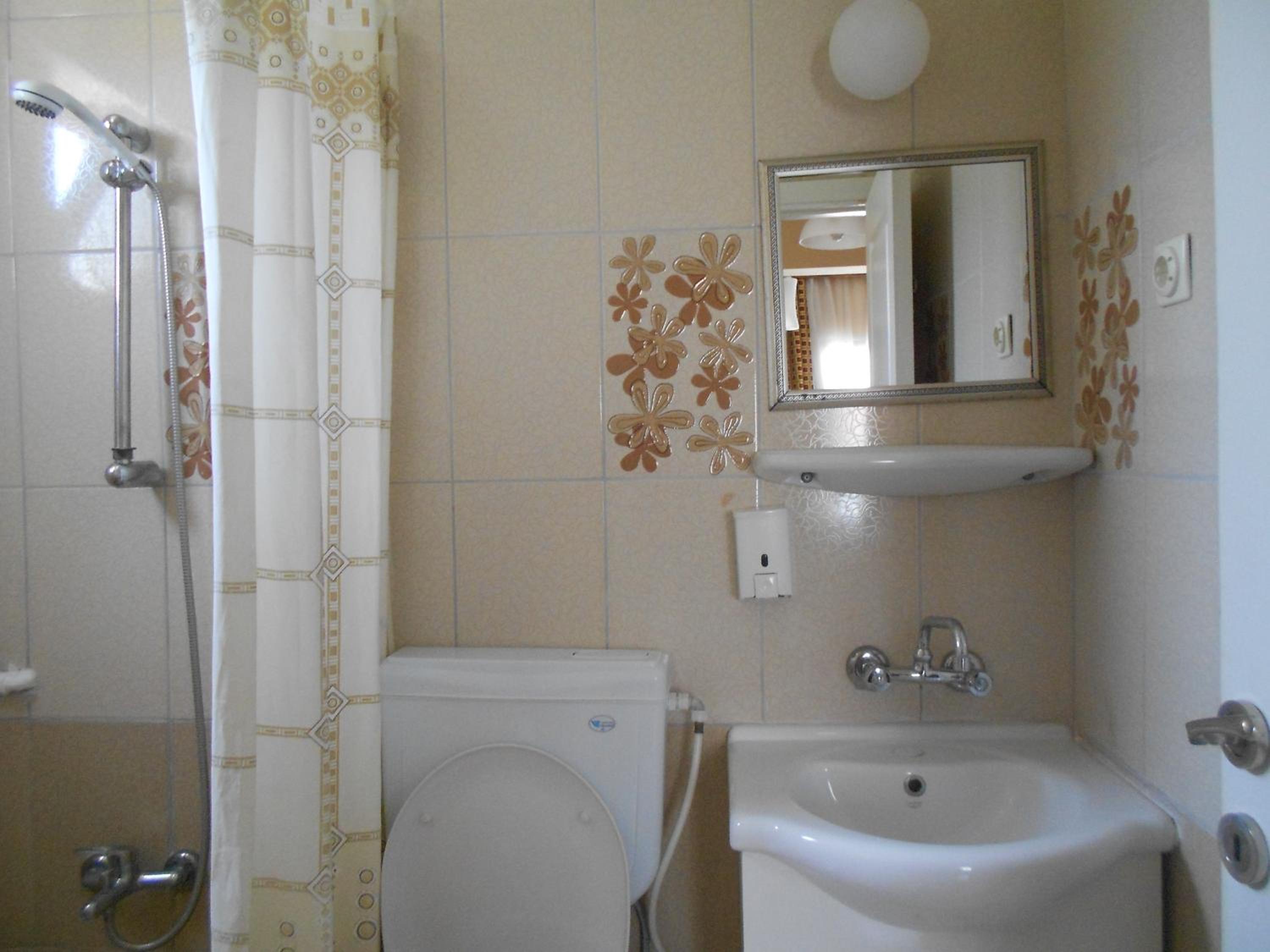 Triple Room with Bathroom photo 2