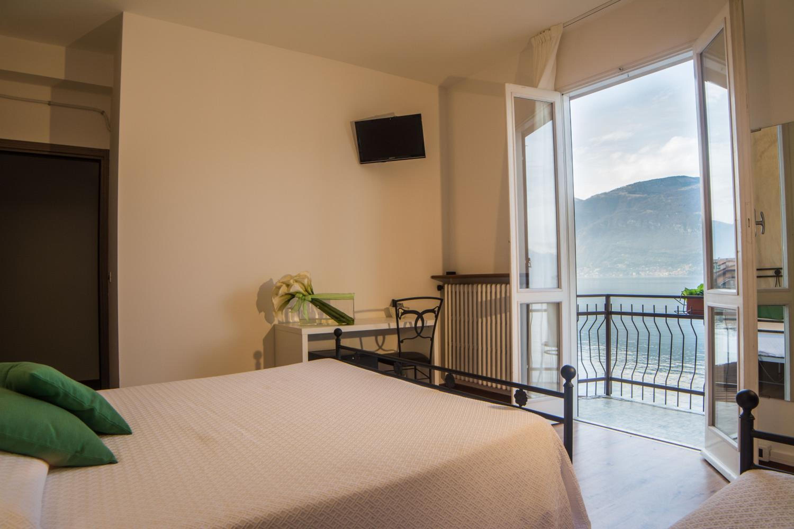 Triple Room with Lake View photo 3