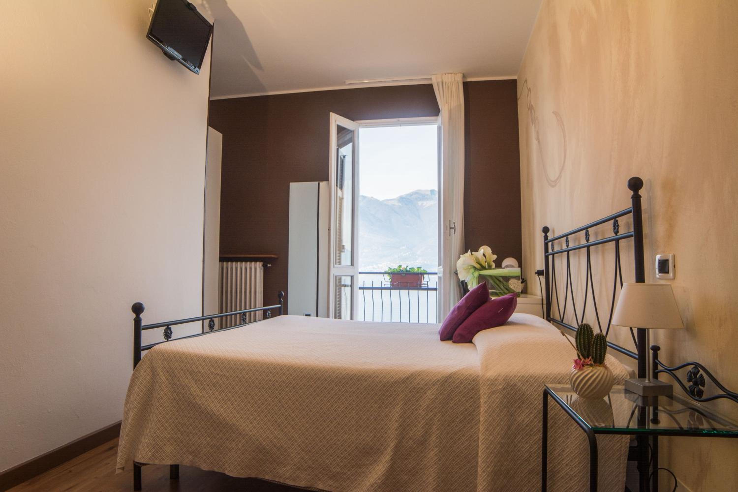 Double Room with Lake View photo 2