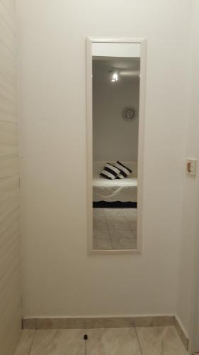 Studio Apartment with Balcony - Photo 8