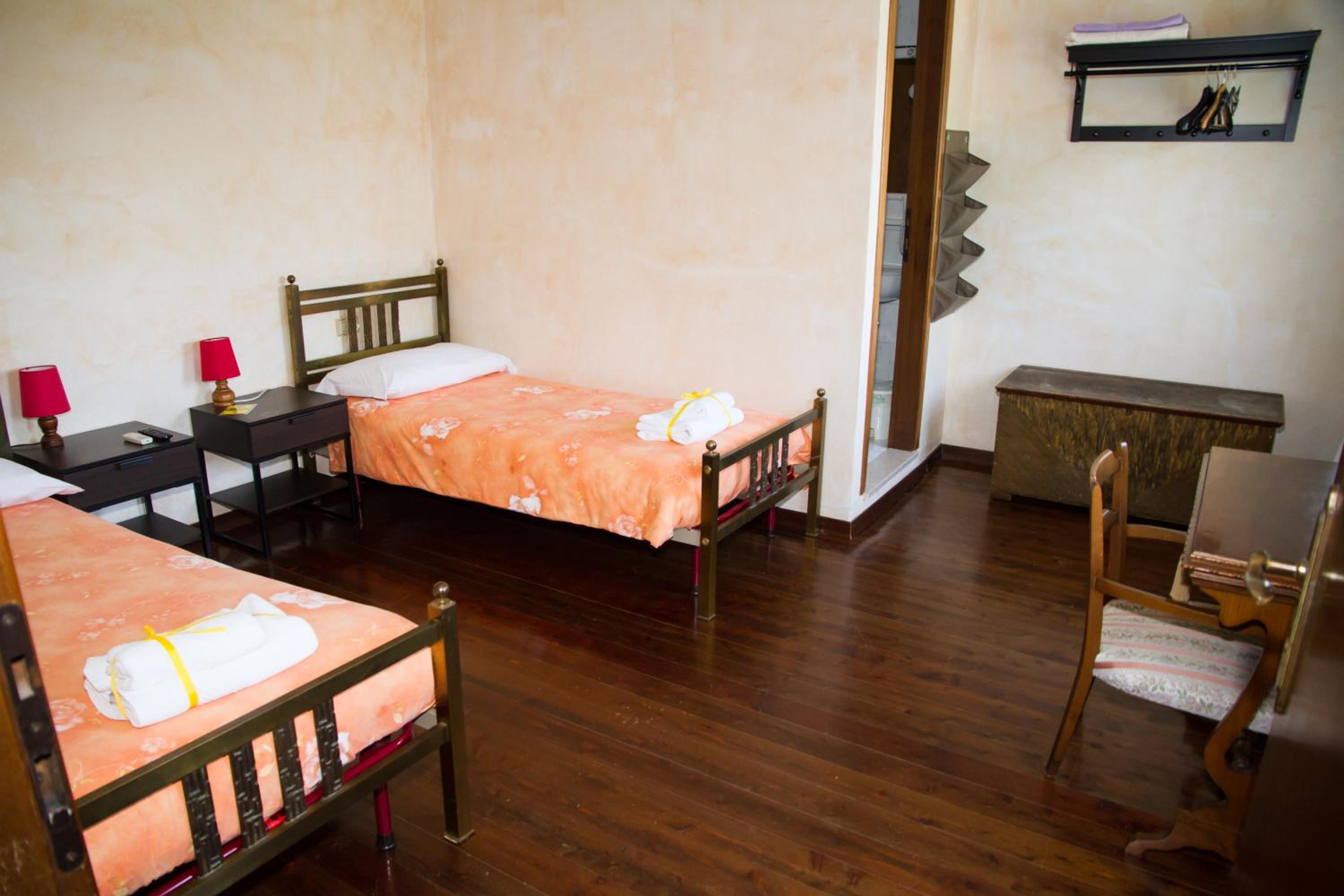 Double or Twin Room with Private Bathroom photo 1