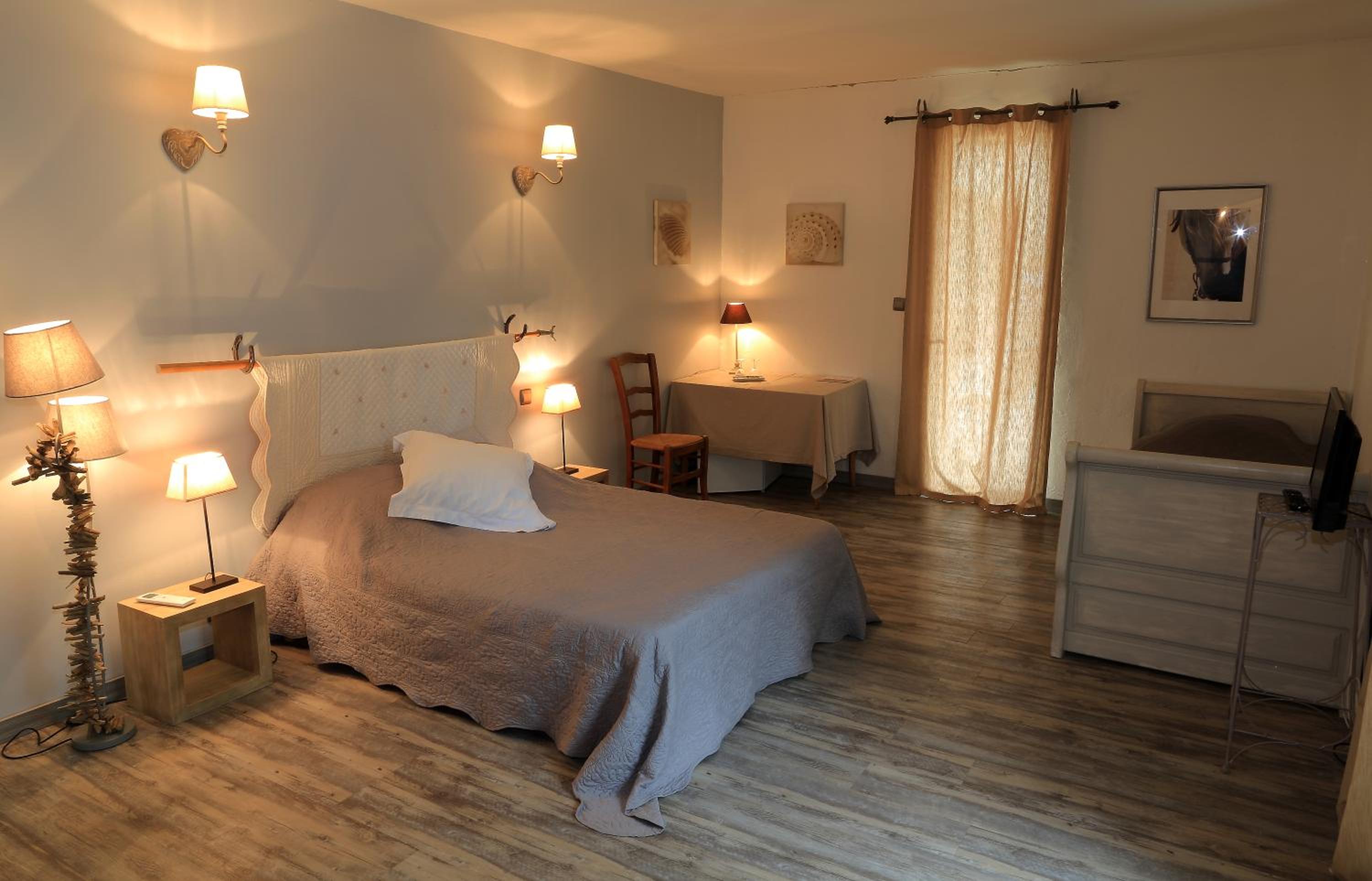 Double Room with Balcony (2 Adults + 1 Child) - Photo 4