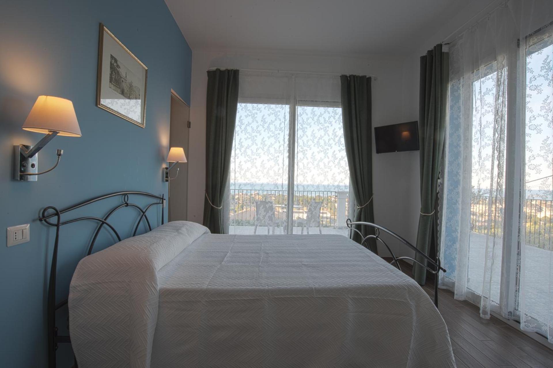 Queen Room with Sea View photo 1